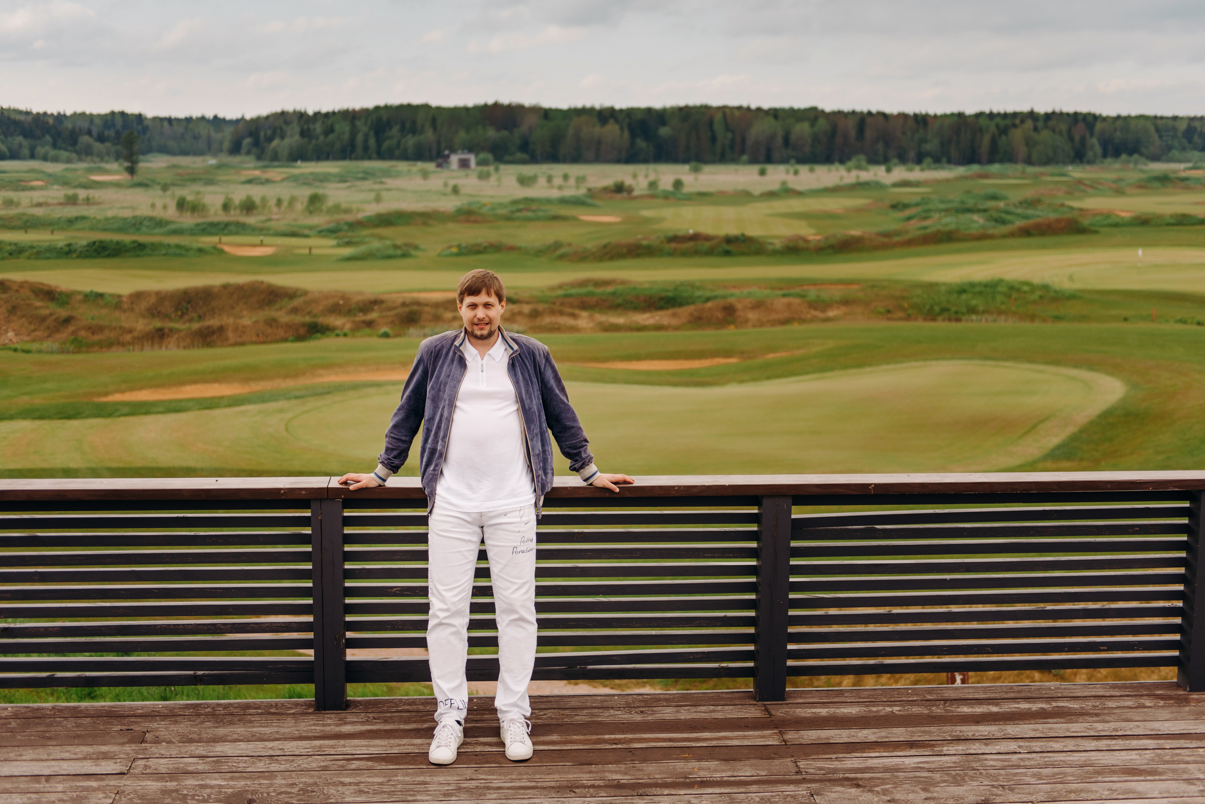 фотосъёмка лавстори в гольф клубе, фотосессия для пар