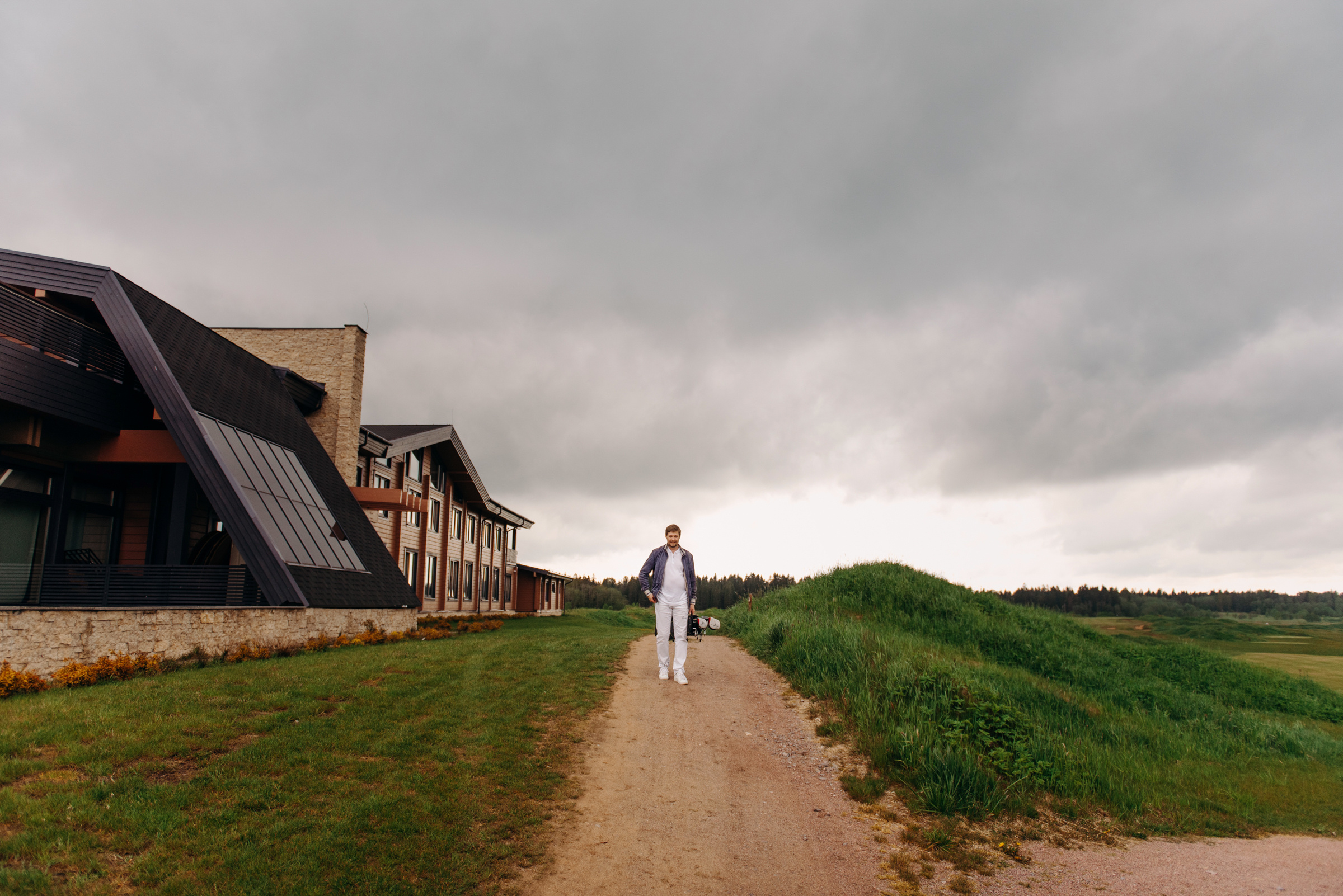 фотосъёмка лавстори в гольф клубе, фотосессия для пар