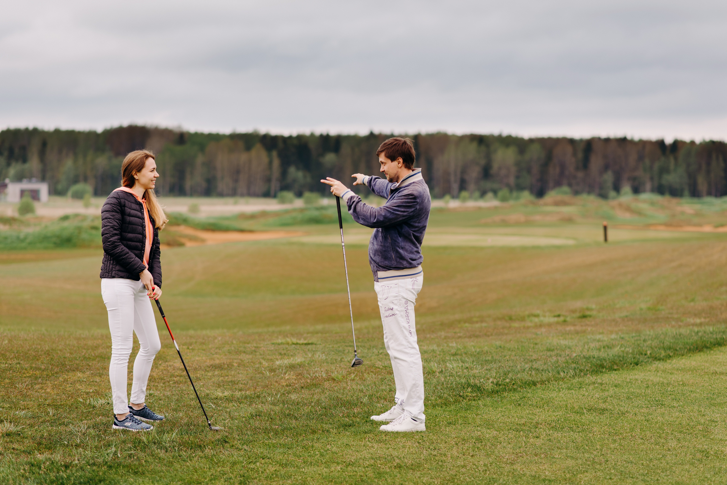 фотосъёмка лавстори в гольф клубе, фотосессия для пар