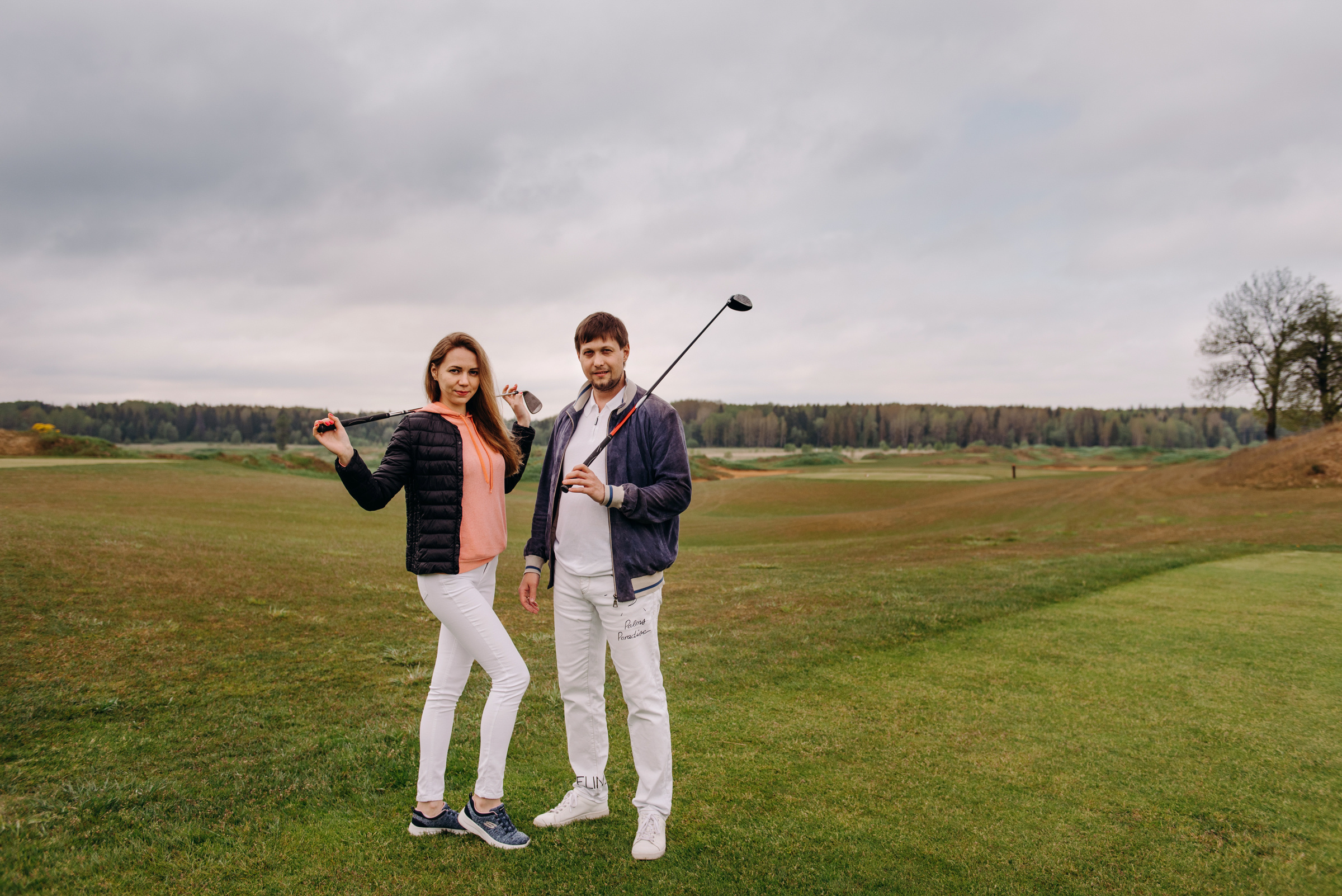 фотосъёмка лавстори в гольф клубе, фотосессия для пар