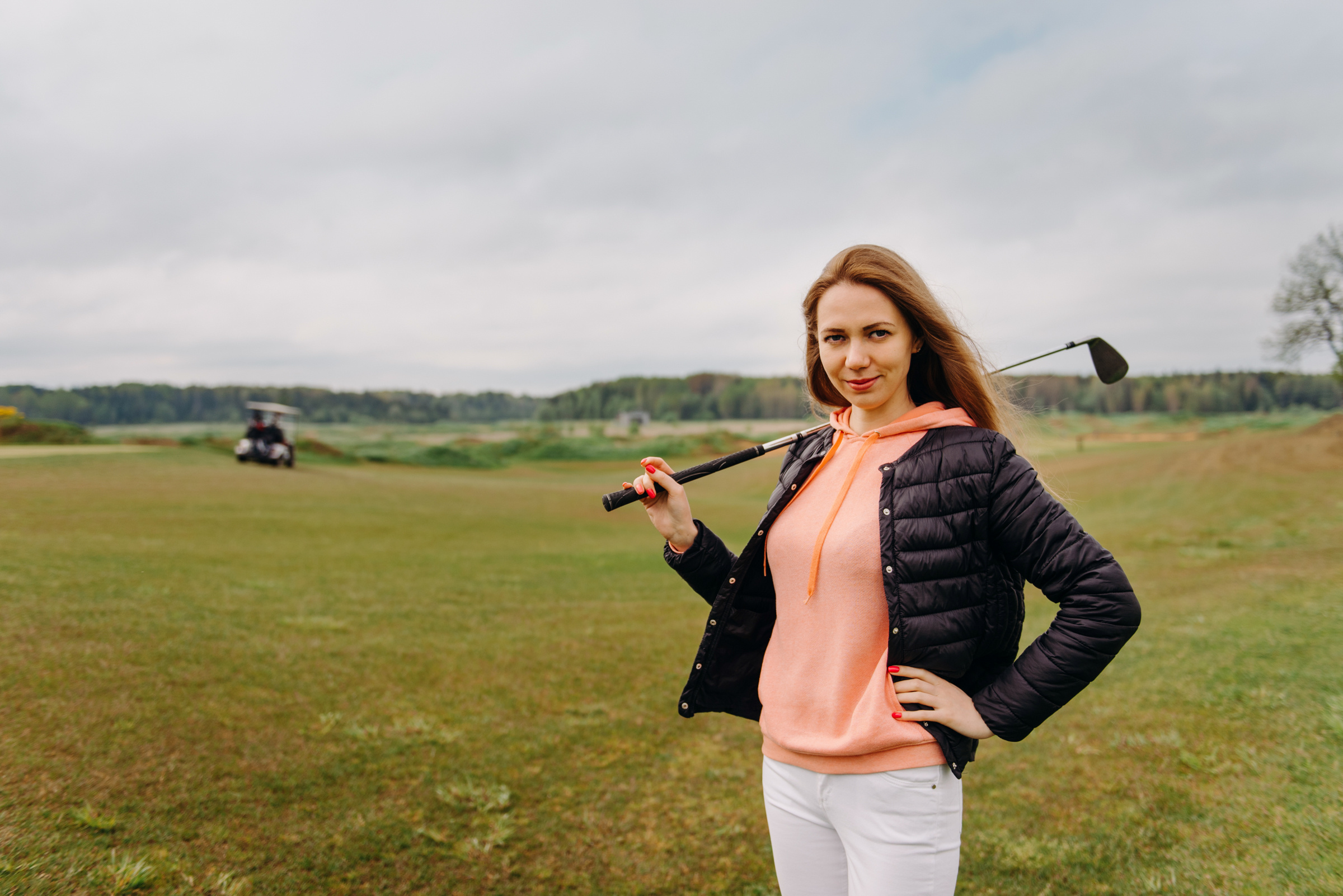 фотосъёмка лавстори в гольф клубе, фотосессия для пар