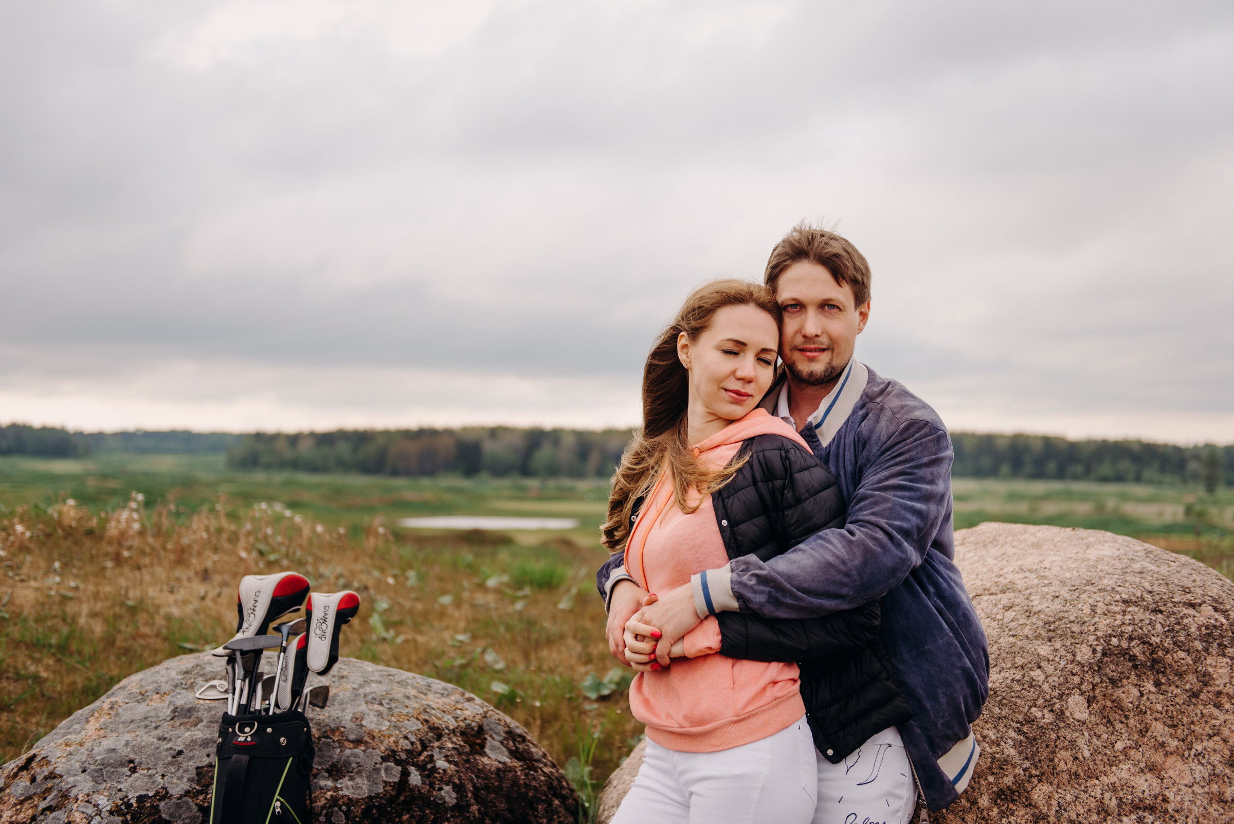 фотосъёмка лавстори в гольф клубе, фотосессия для пар