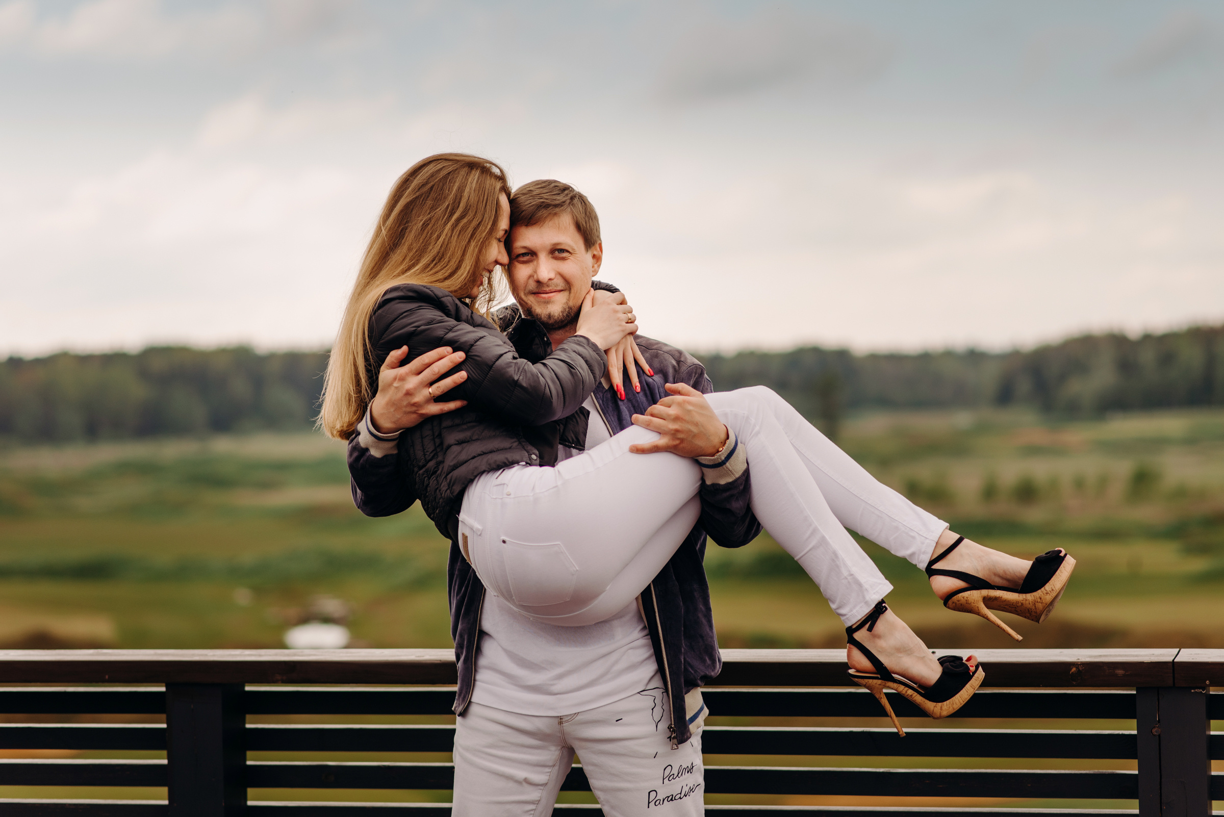 фотосъёмка лавстори в гольф клубе, фотосессия для пар