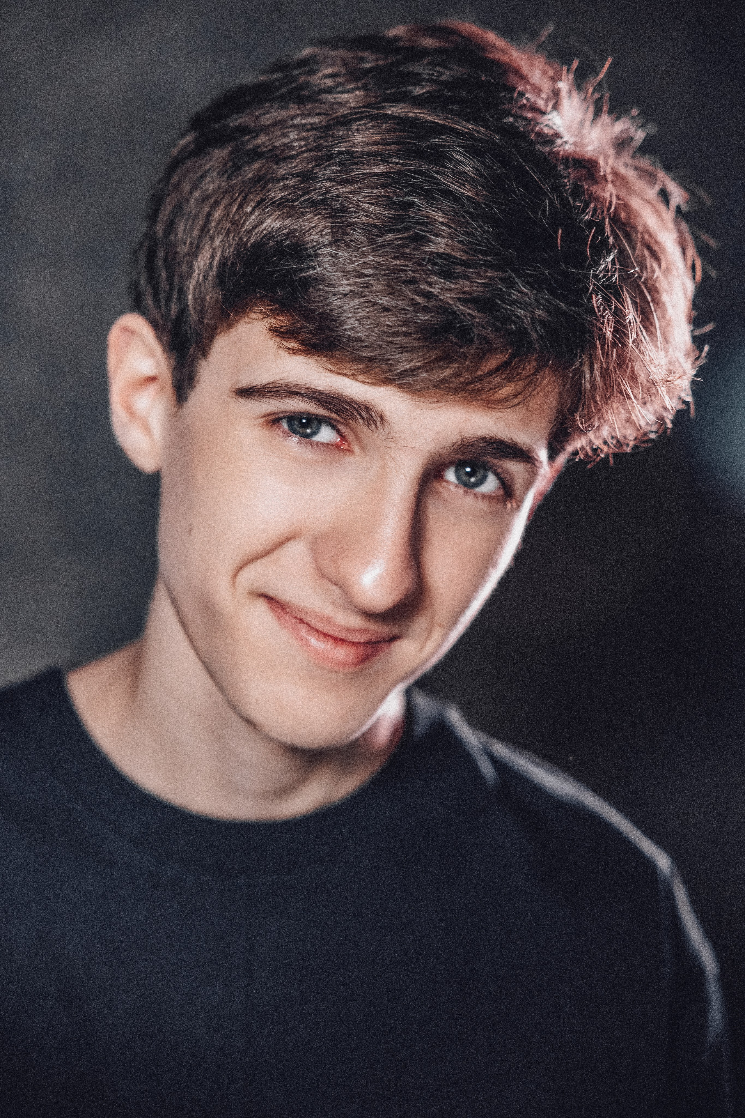 АРТЁМ. Я фотограф из Москвы к Вашим услугам