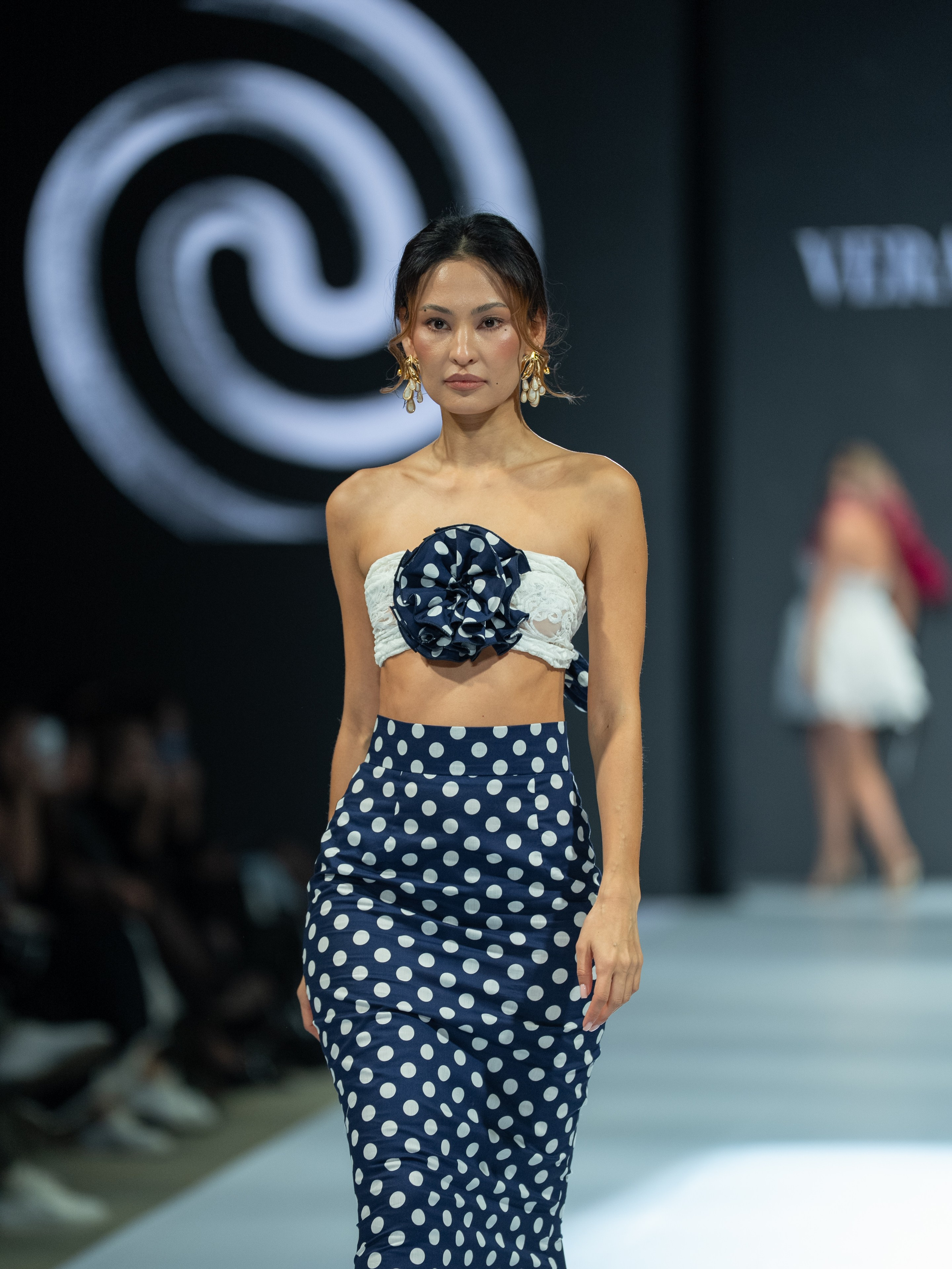 EURASIAN FASHION WEEK Vera Shasherina. Сайт Алматинского НЮ АРТ, будуар и фэшн фотографа Дениса Карпенко