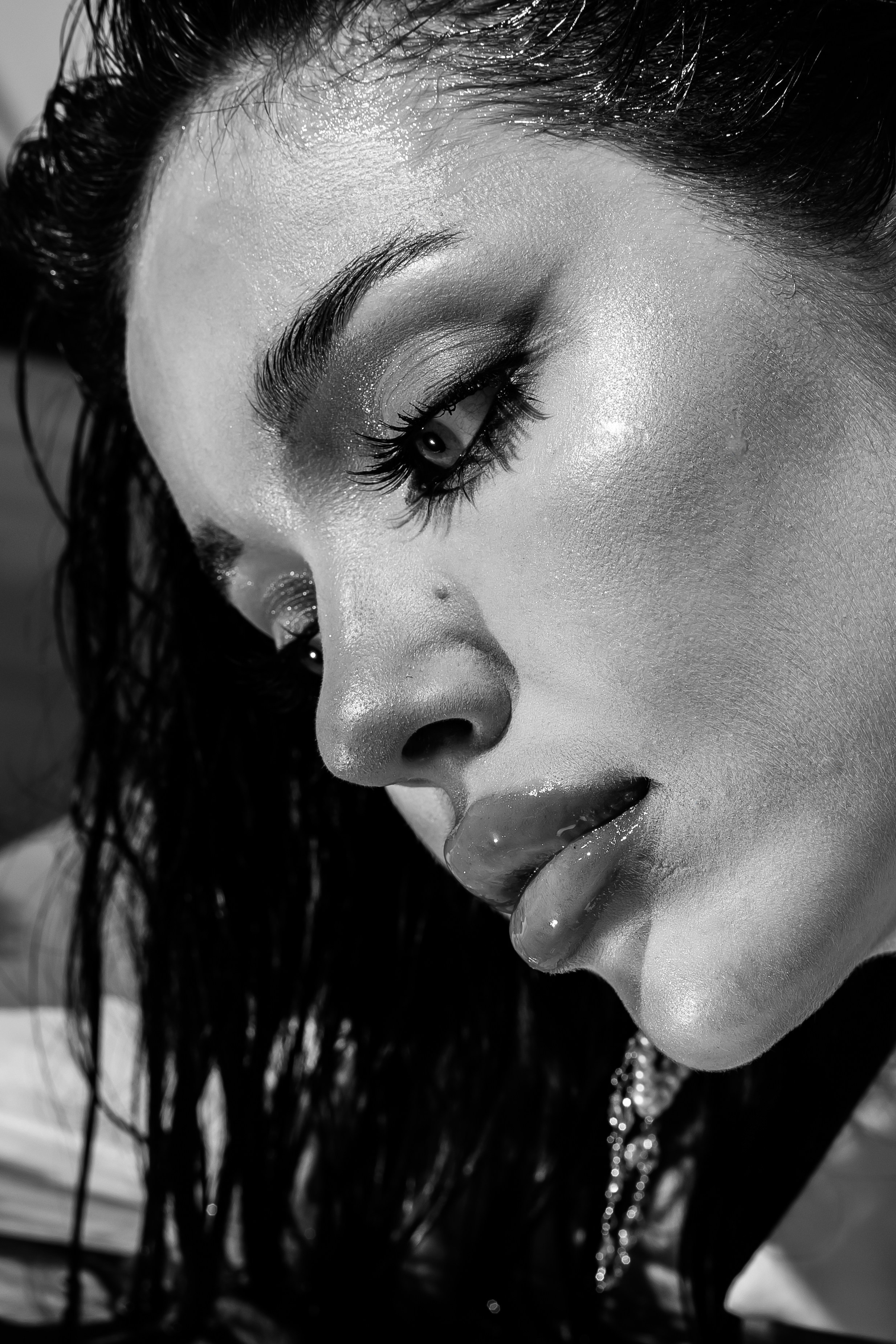 фотосессия в бассейне в фотостудии, сборный бассейн в фотостудии, студийный свет, творческая фотосессия, женский портрет