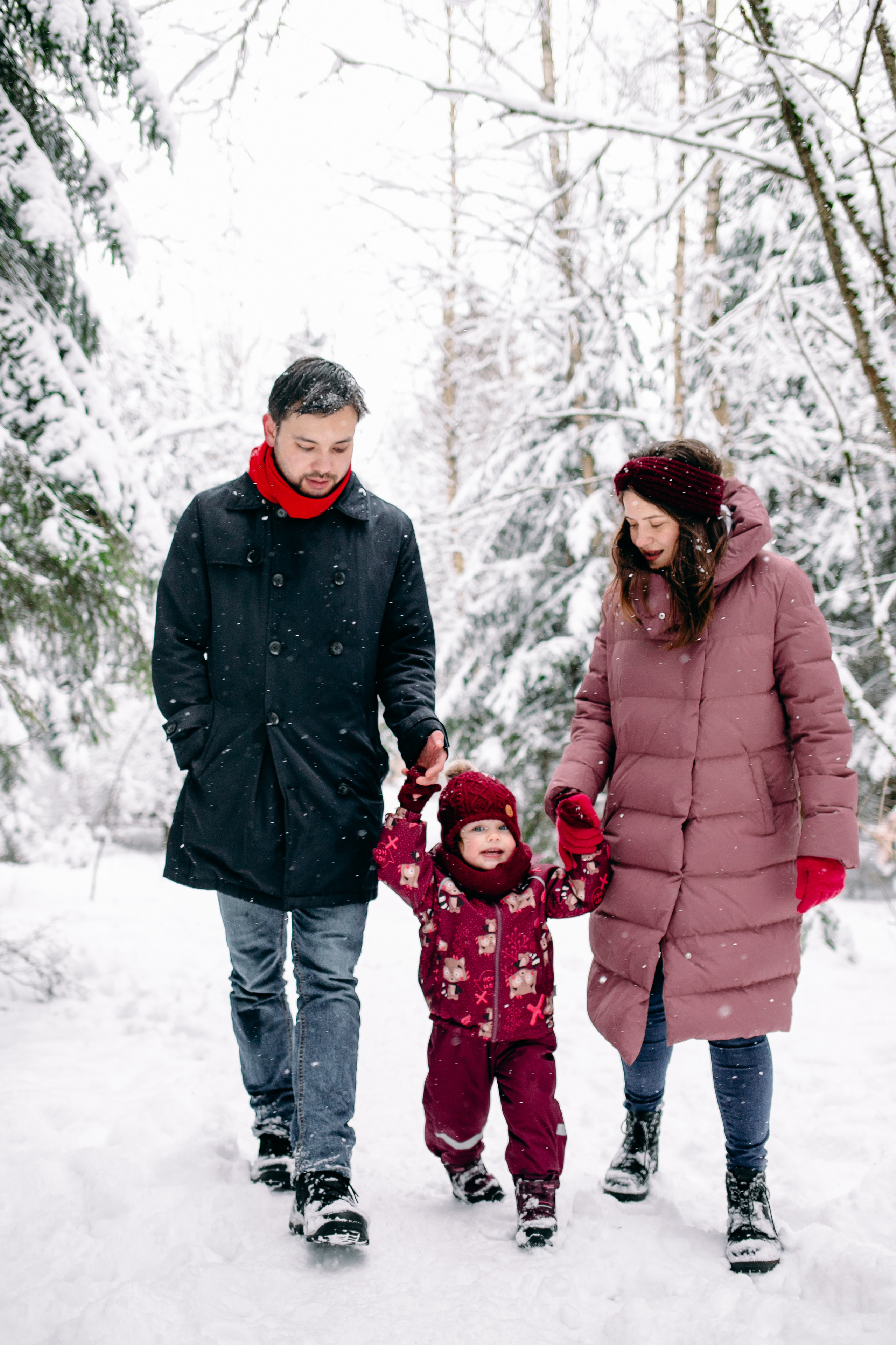 Снежный день в еловом лесу. Портретный фотограф в Минске Анна Волейко