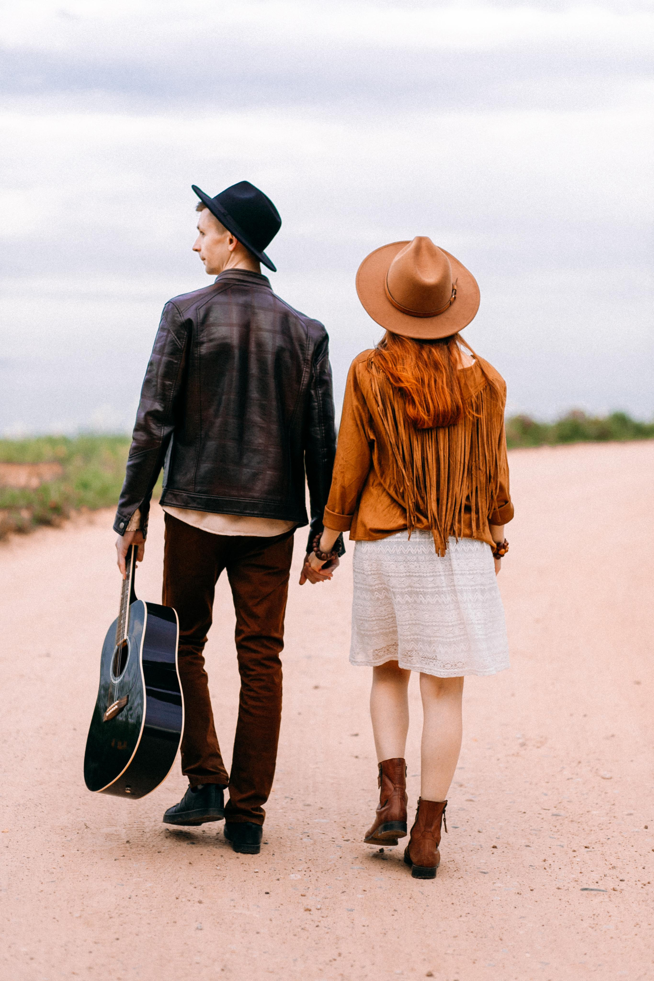 Желтый бусик и гитара. Портретный фотограф в Минске Анна Волейко