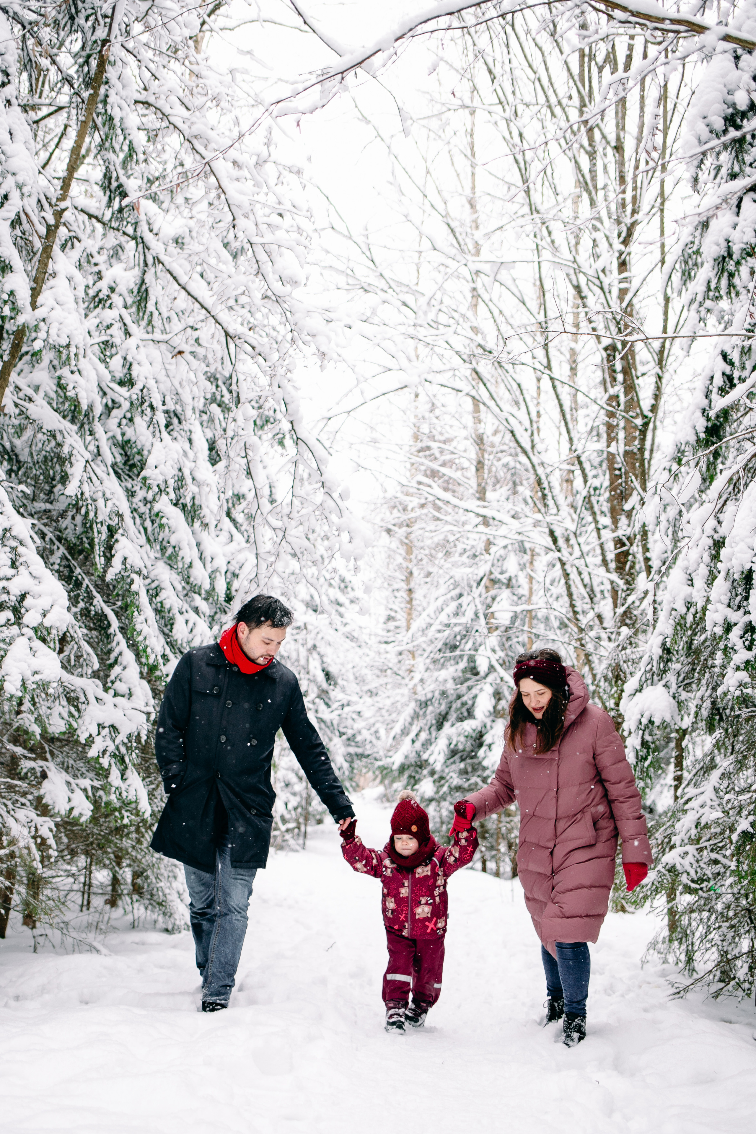 Снежный день в еловом лесу. Портретный фотограф в Минске Анна Волейко