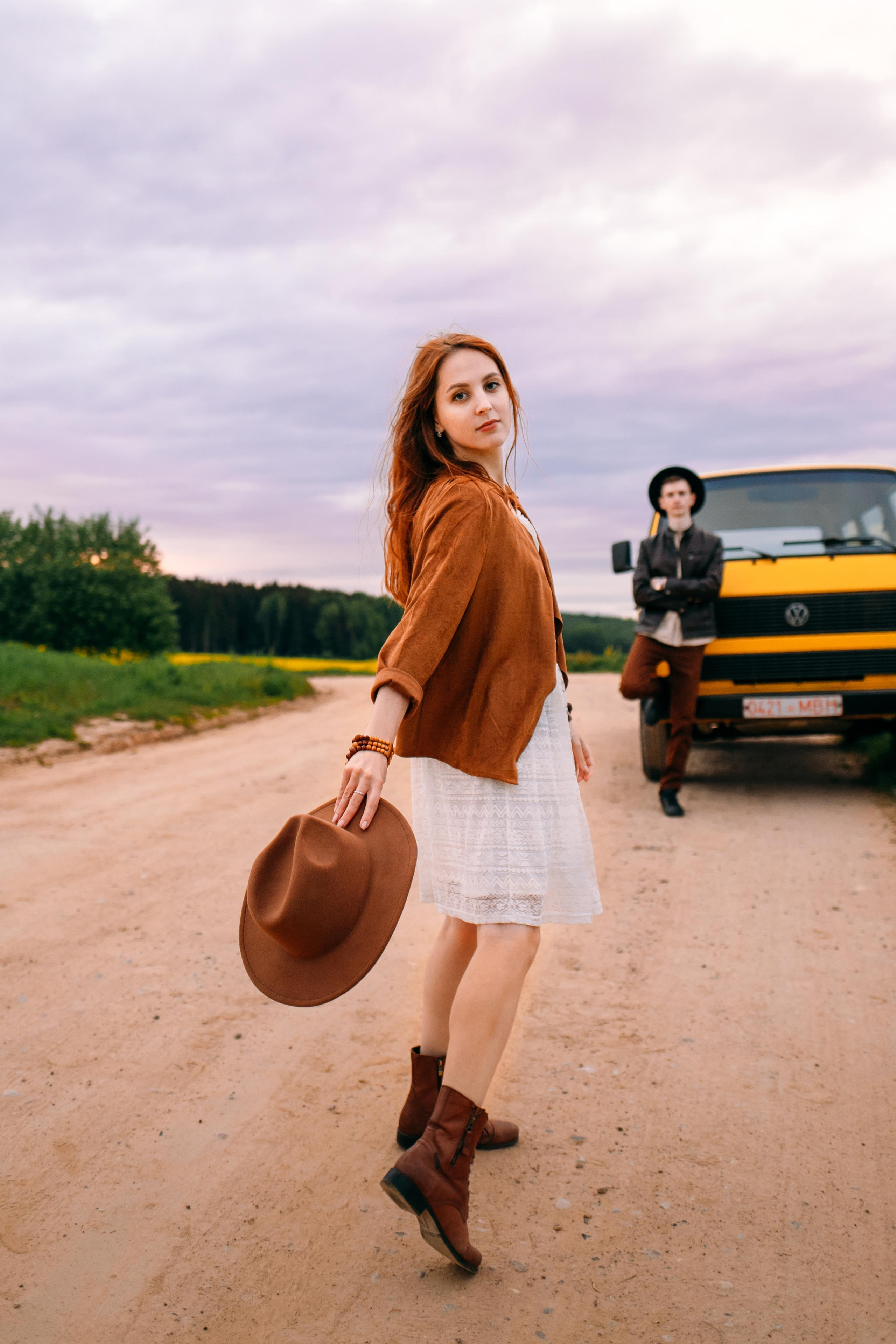 Желтый бусик и гитара. Портретный фотограф в Минске Анна Волейко