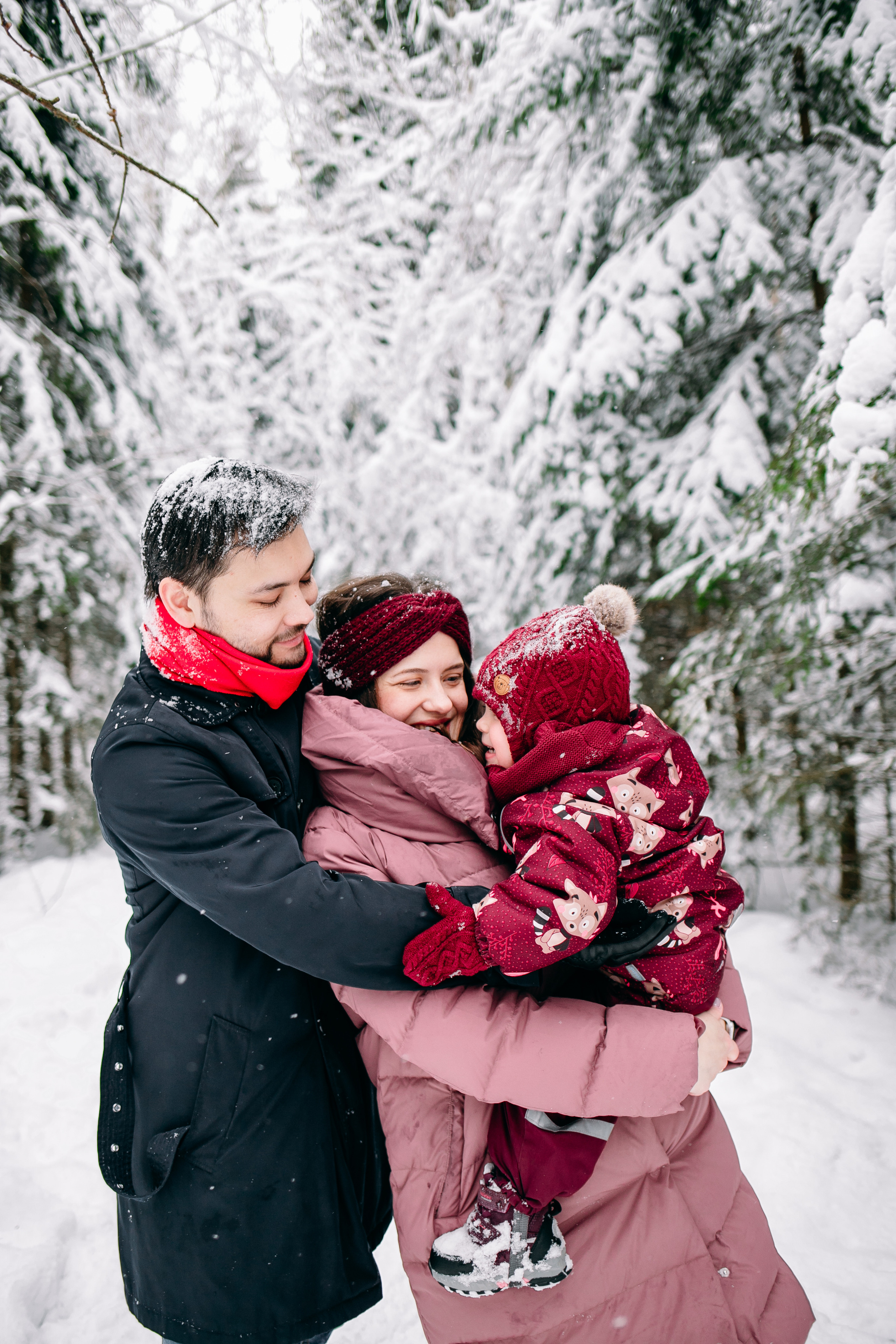 Снежный день в еловом лесу. Портретный фотограф в Минске Анна Волейко