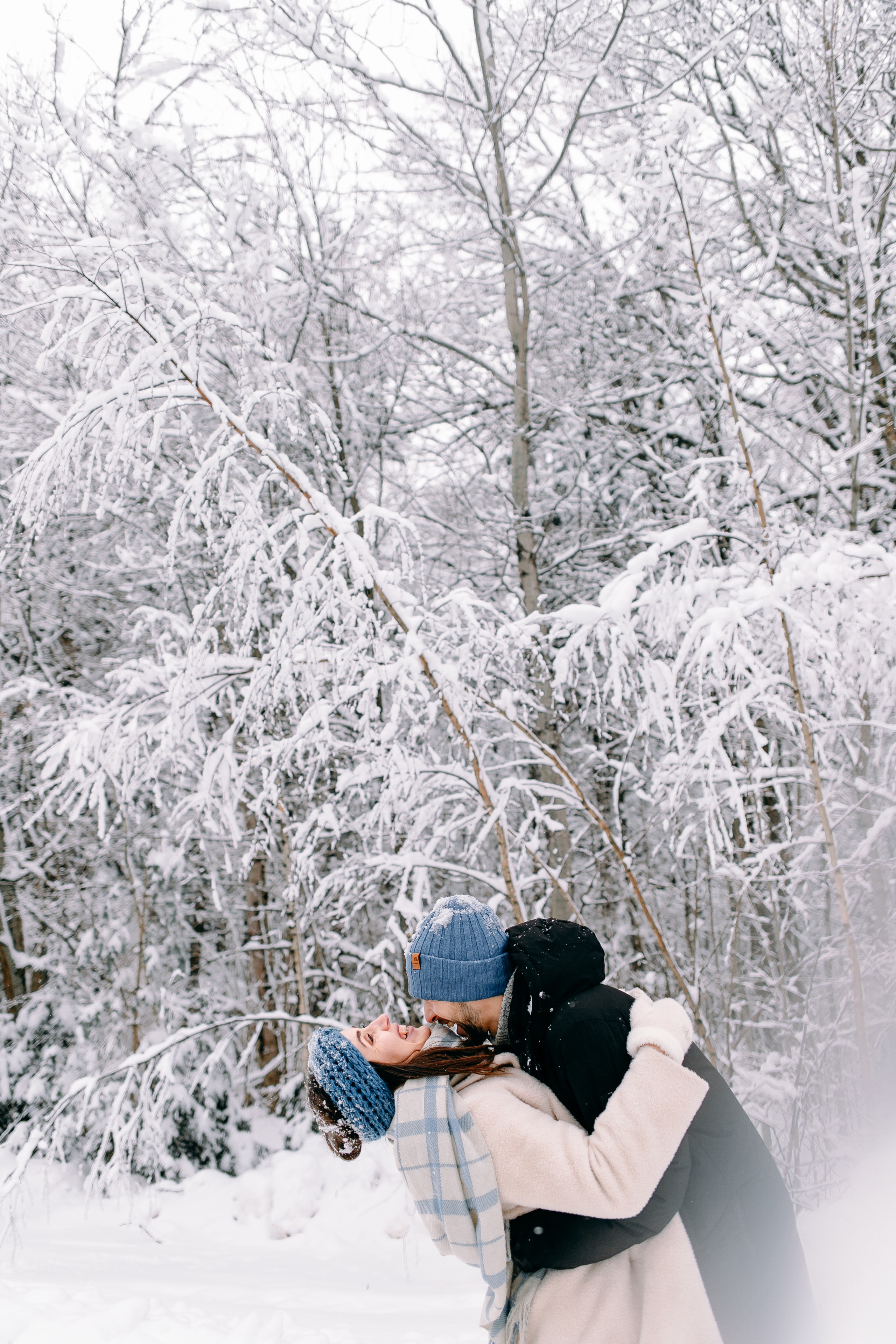 Любовь в заснеженном лесу. Портретный фотограф в Минске Анна Волейко