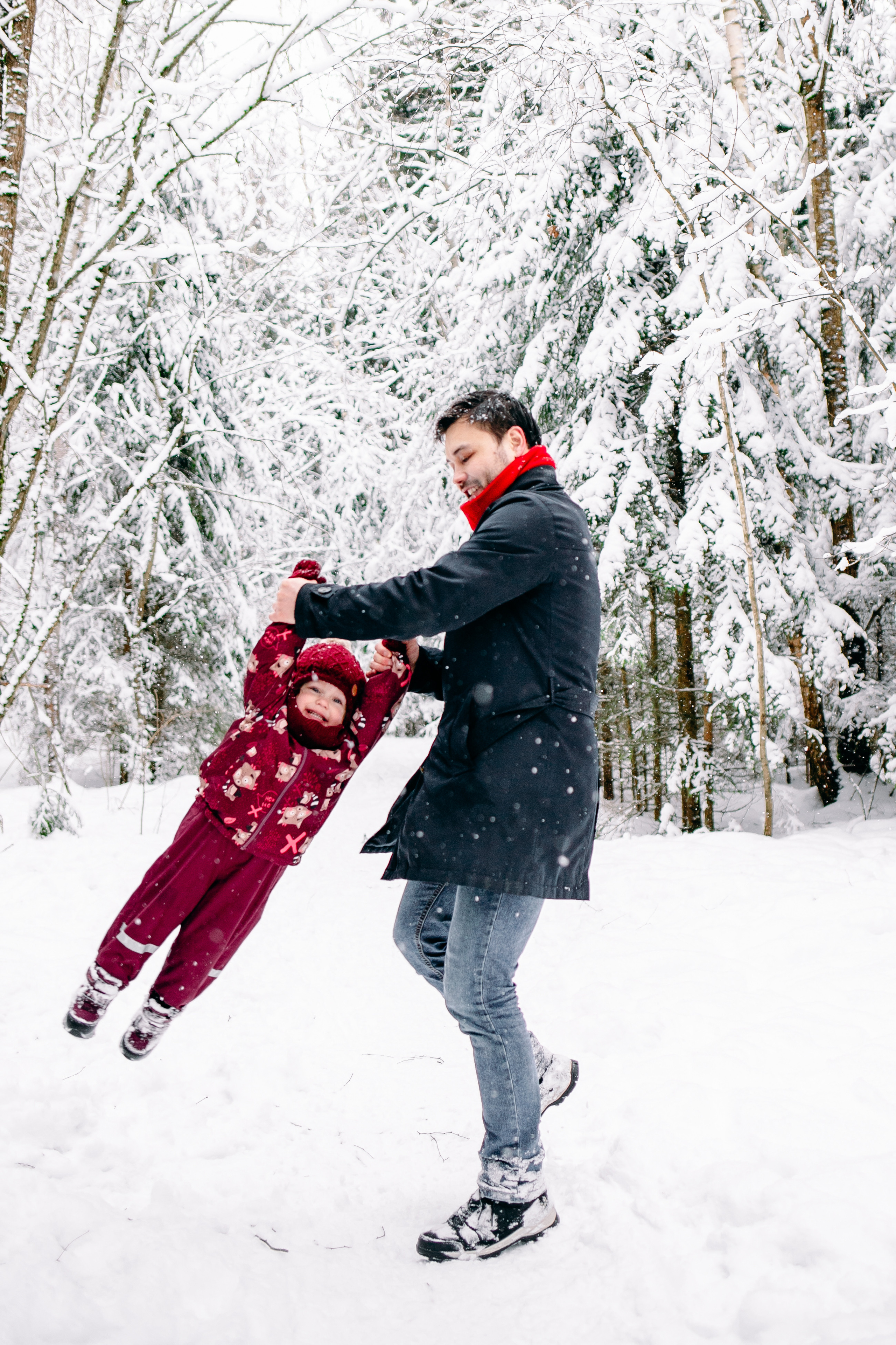 Снежный день в еловом лесу. Портретный фотограф в Минске Анна Волейко