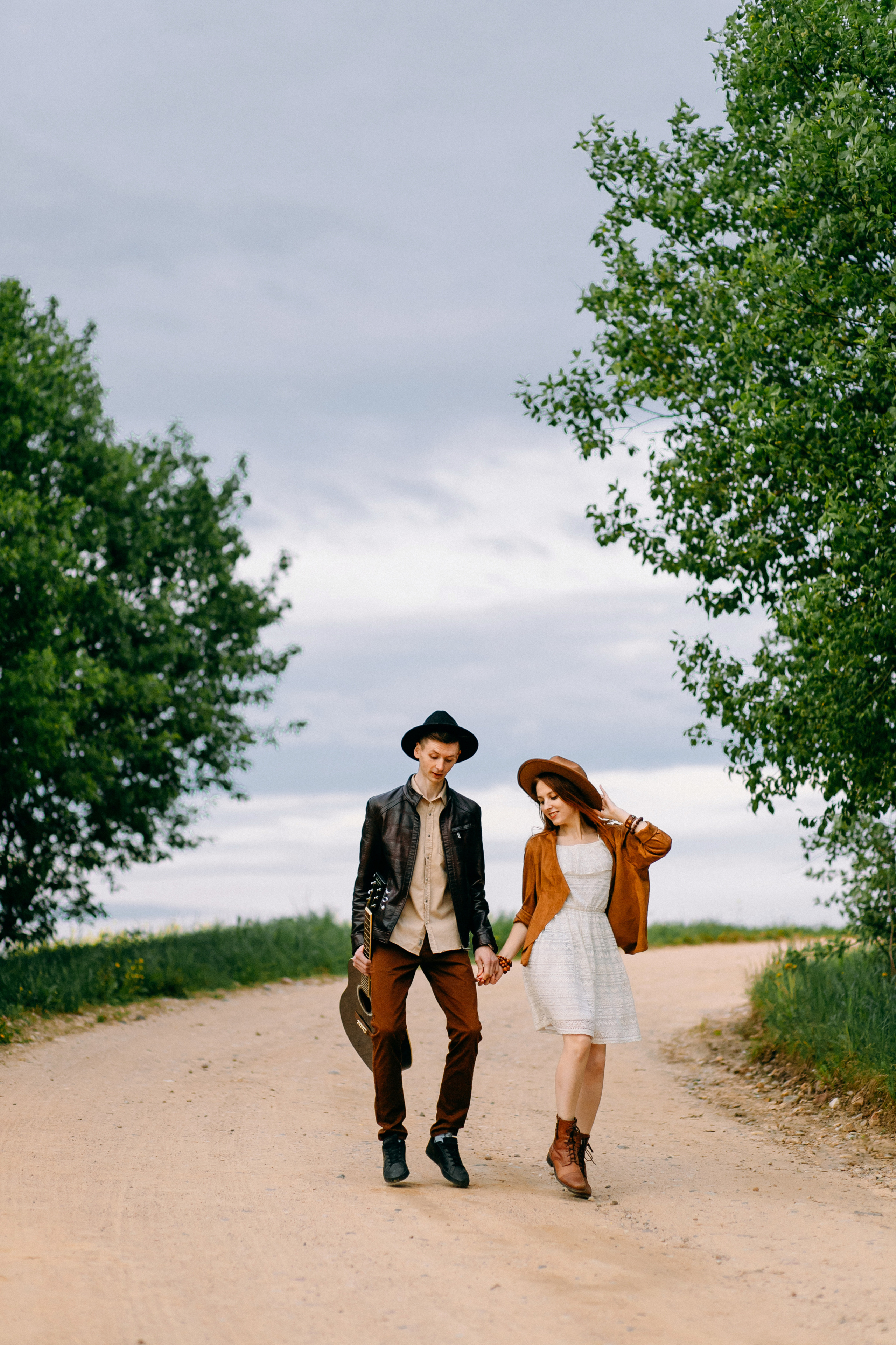 Желтый бусик и гитара. Портретный фотограф в Минске Анна Волейко