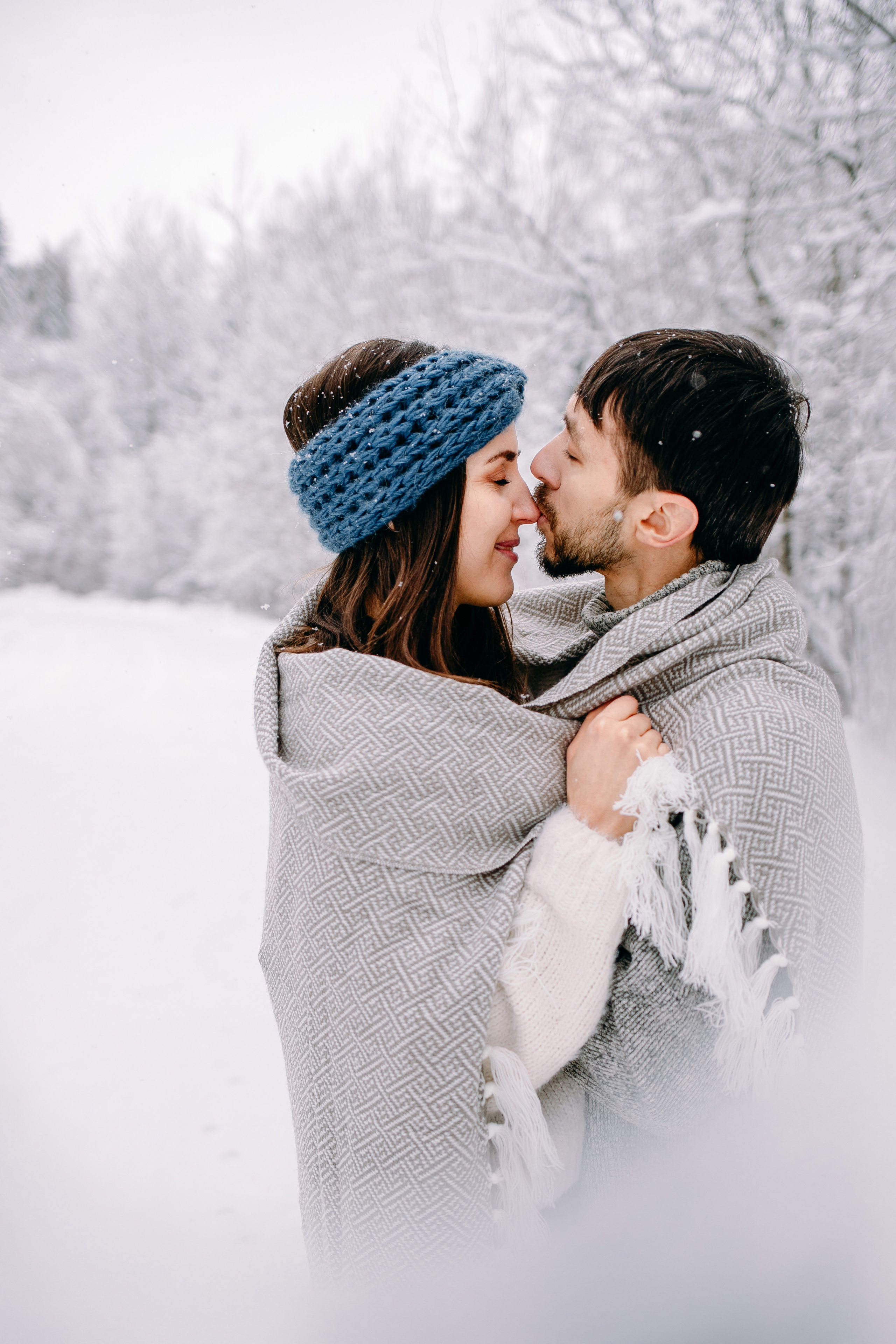 Любовь в заснеженном лесу. Портретный фотограф в Минске Анна Волейко