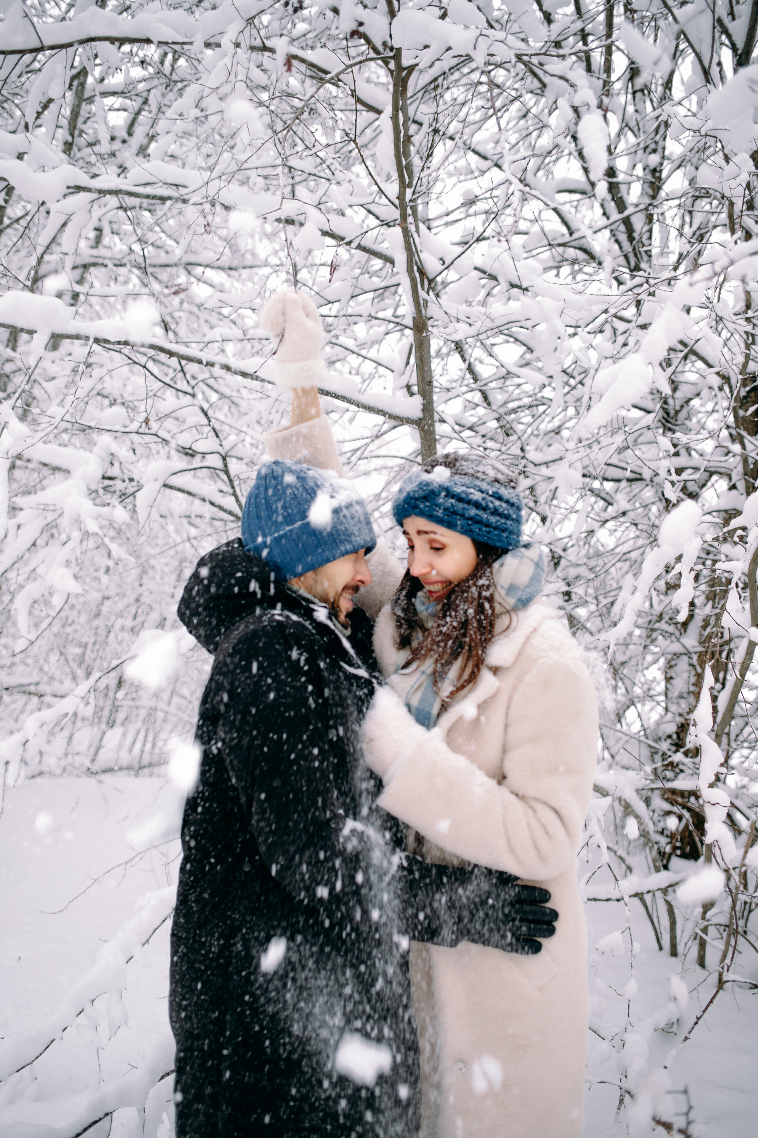Любовь в заснеженном лесу. Портретный фотограф в Минске Анна Волейко