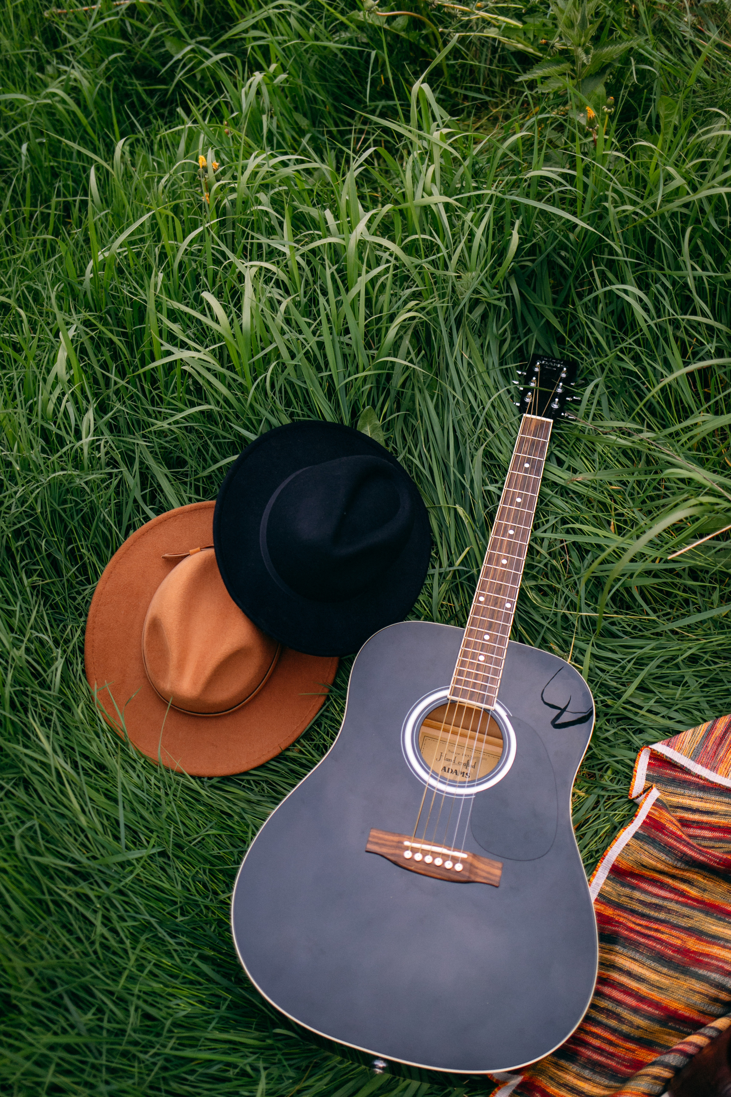 Желтый бусик и гитара. Портретный фотограф в Минске Анна Волейко