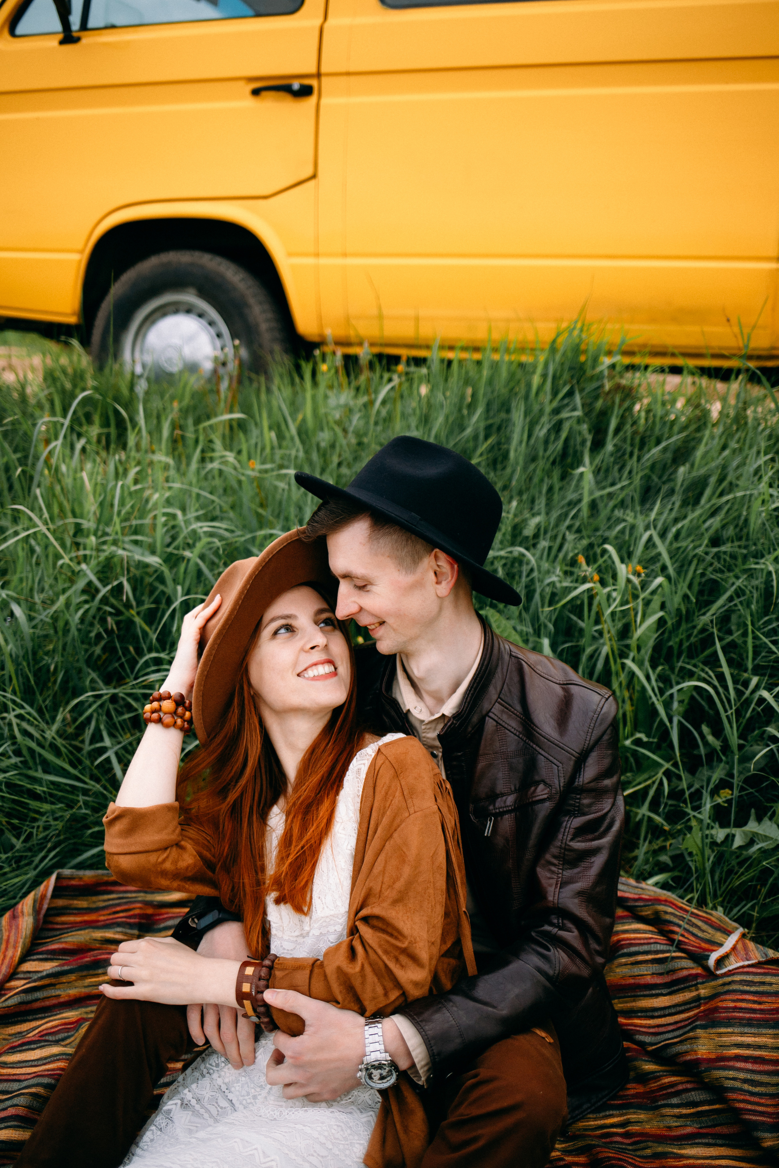 Желтый бусик и гитара. Портретный фотограф в Минске Анна Волейко