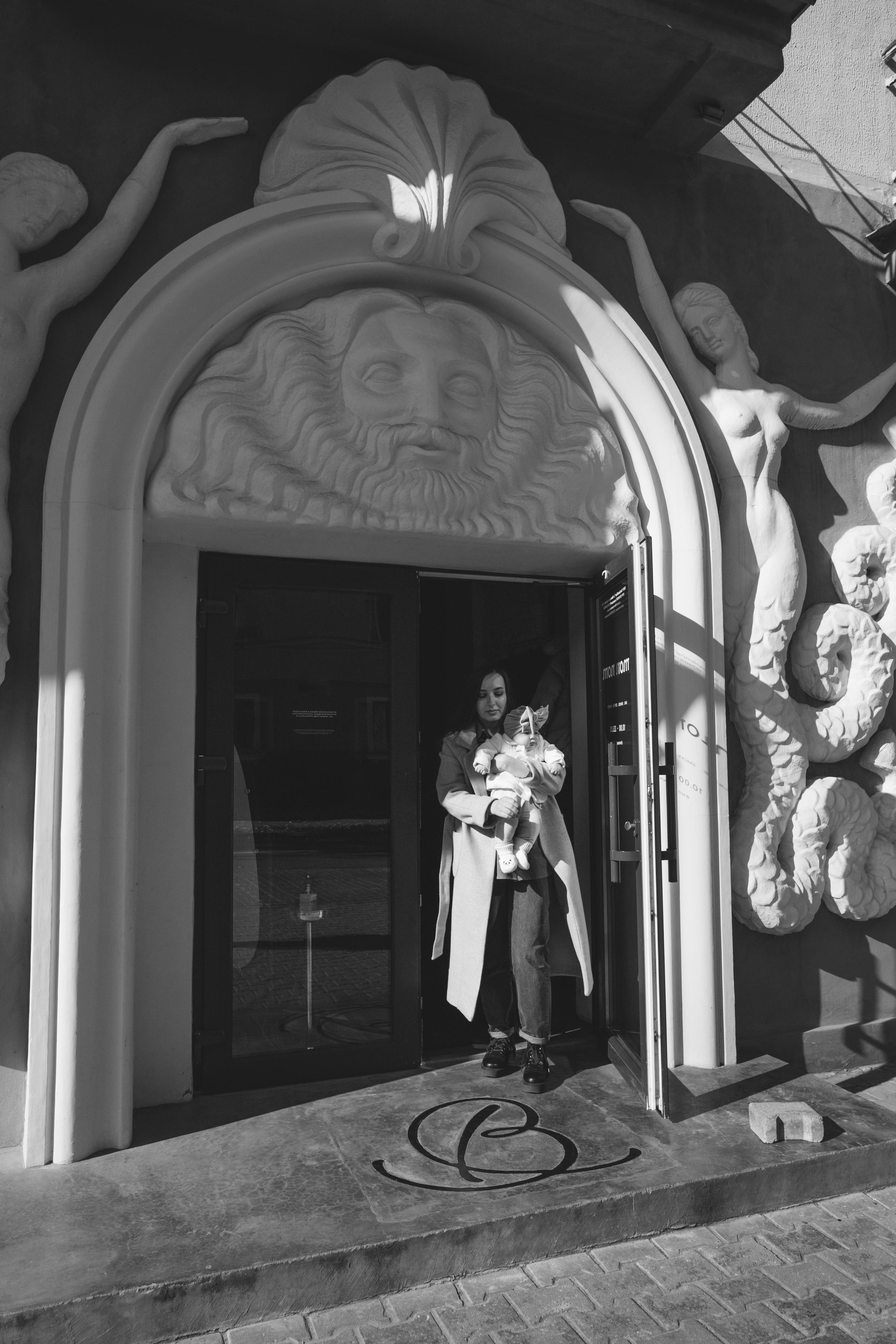 Первый выход в свет для Евы. Портретный фотограф в Минске Анна Волейко