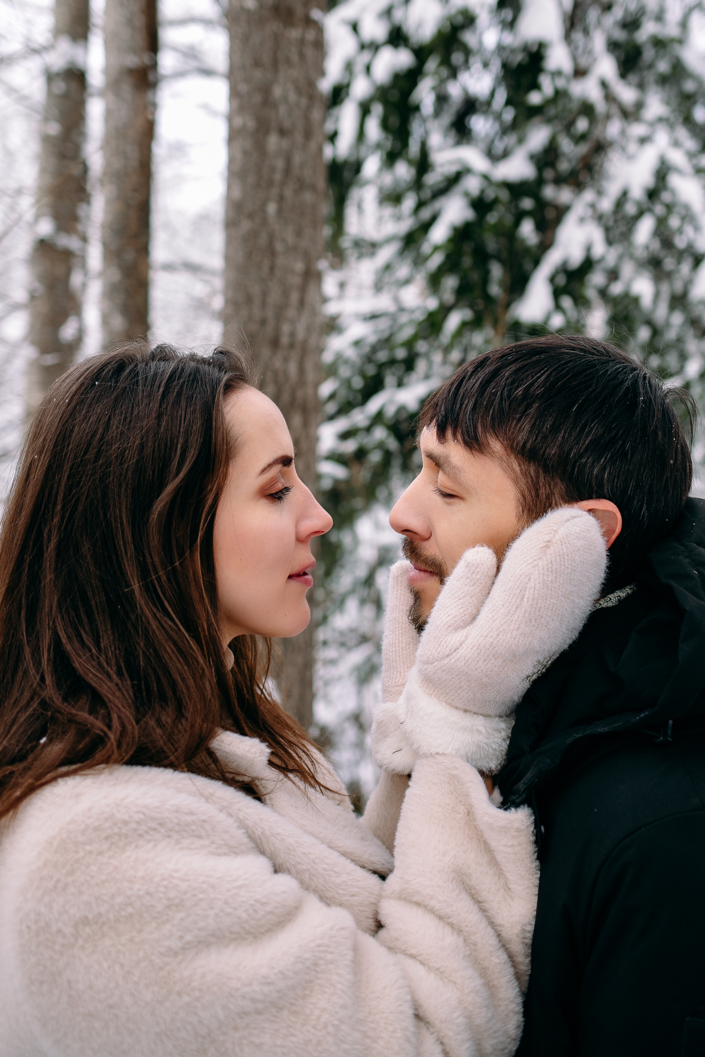 Любовь в заснеженном лесу. Портретный фотограф в Минске Анна Волейко