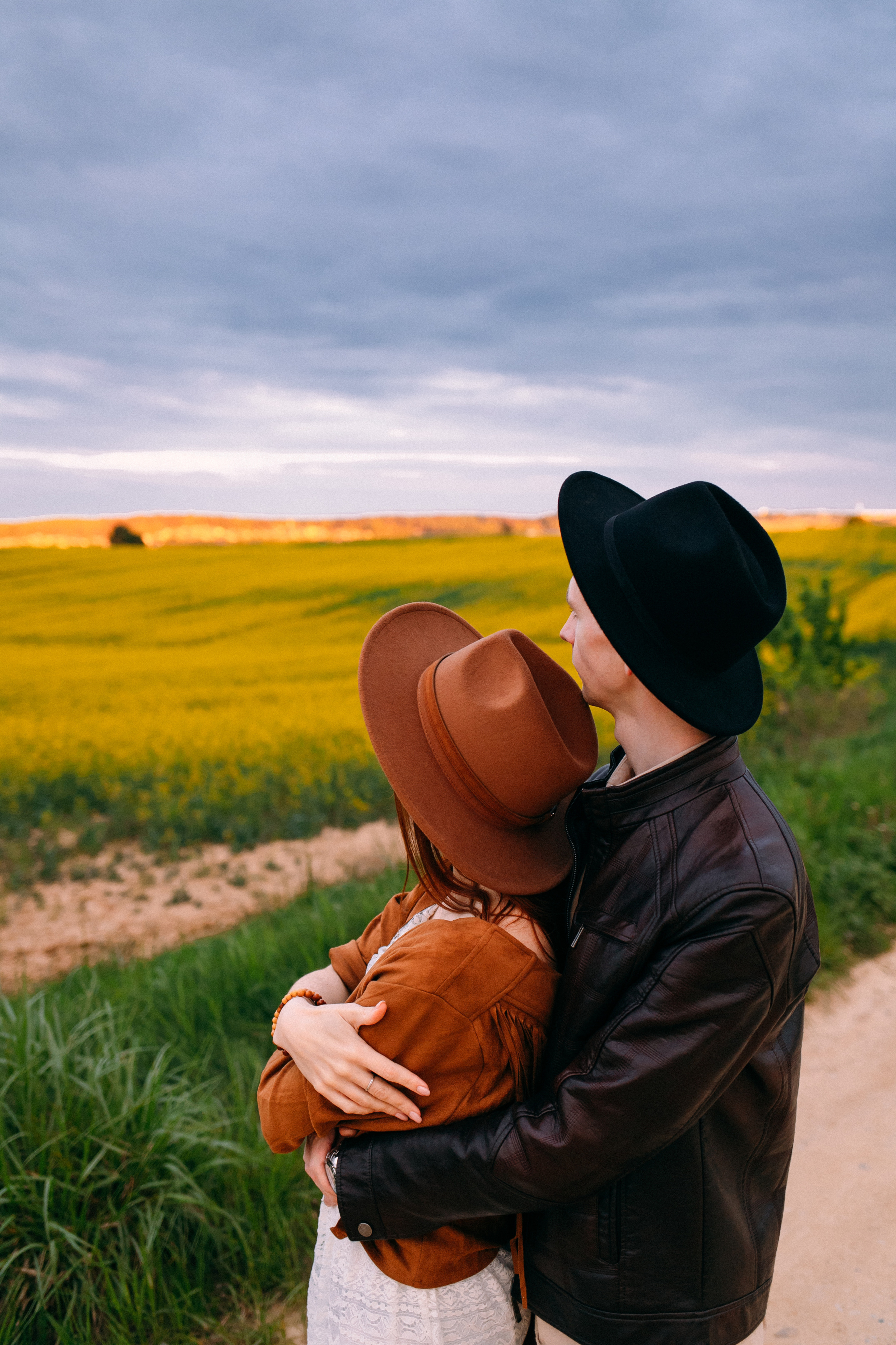 Желтый бусик и гитара. Портретный фотограф в Минске Анна Волейко