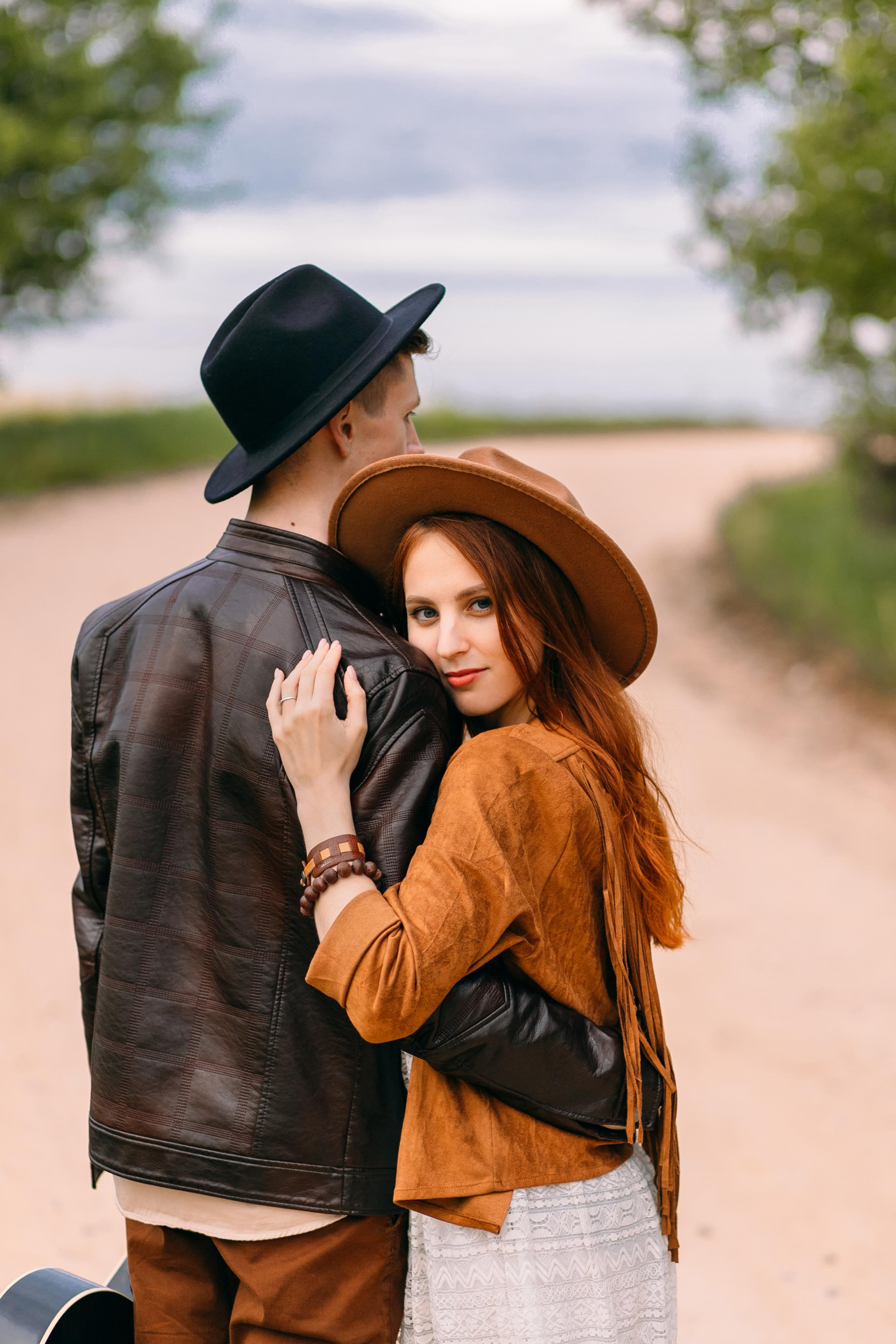 Желтый бусик и гитара. Портретный фотограф в Минске Анна Волейко
