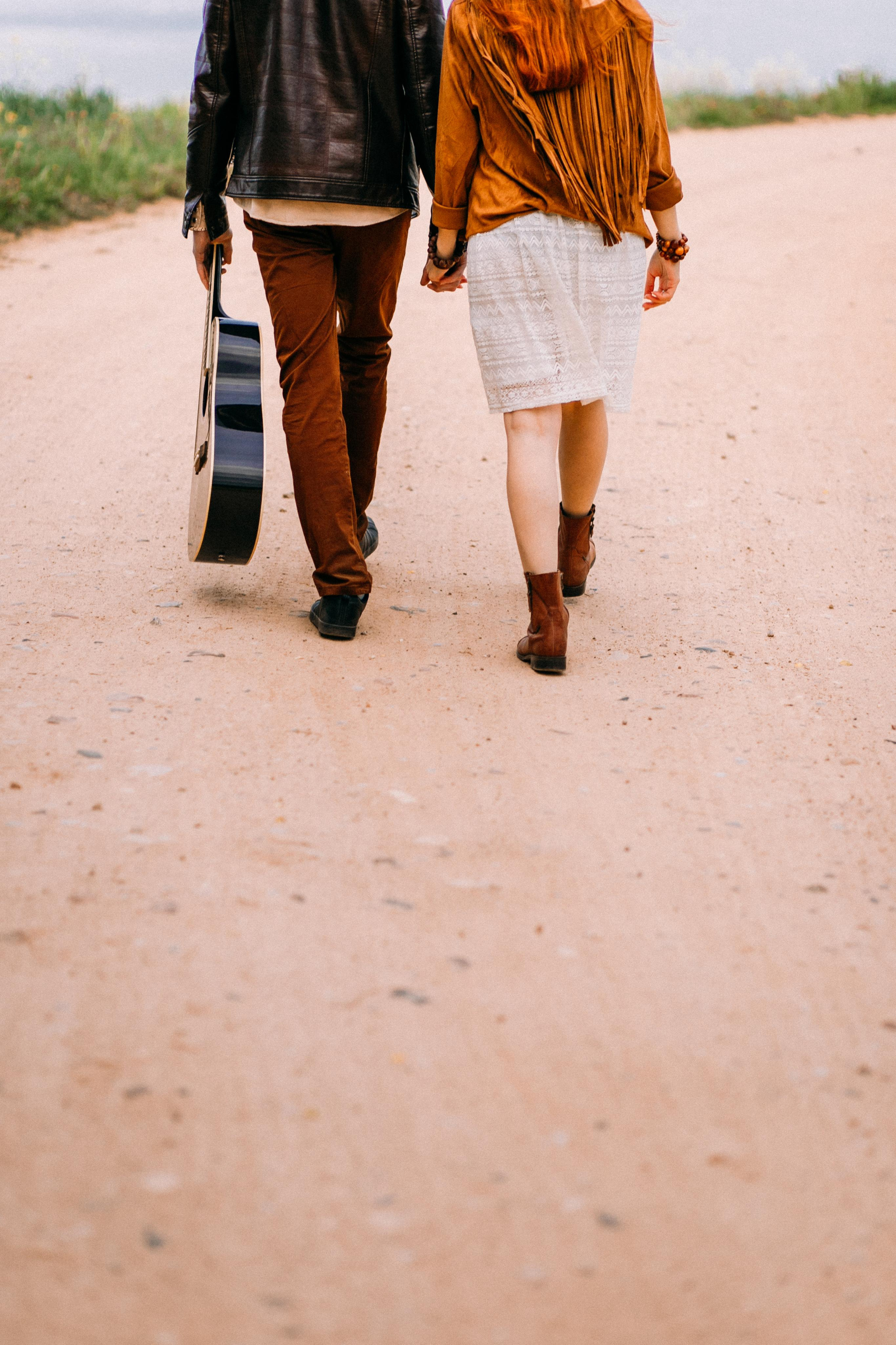 Желтый бусик и гитара. Портретный фотограф в Минске Анна Волейко