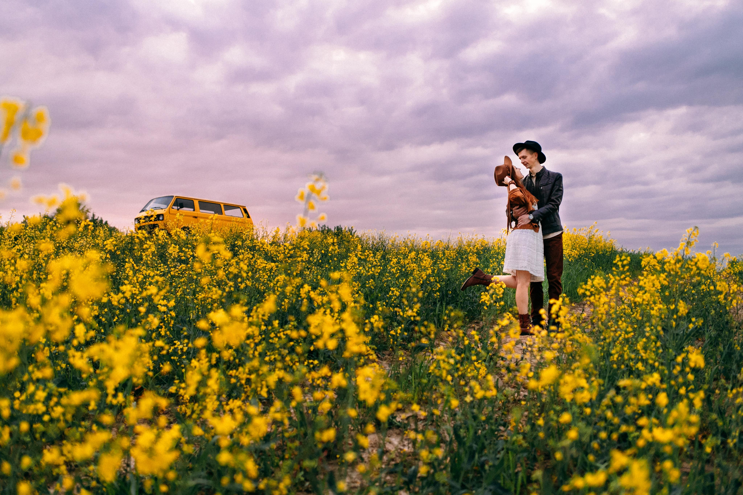Желтый бусик и гитара. Портретный фотограф в Минске Анна Волейко
