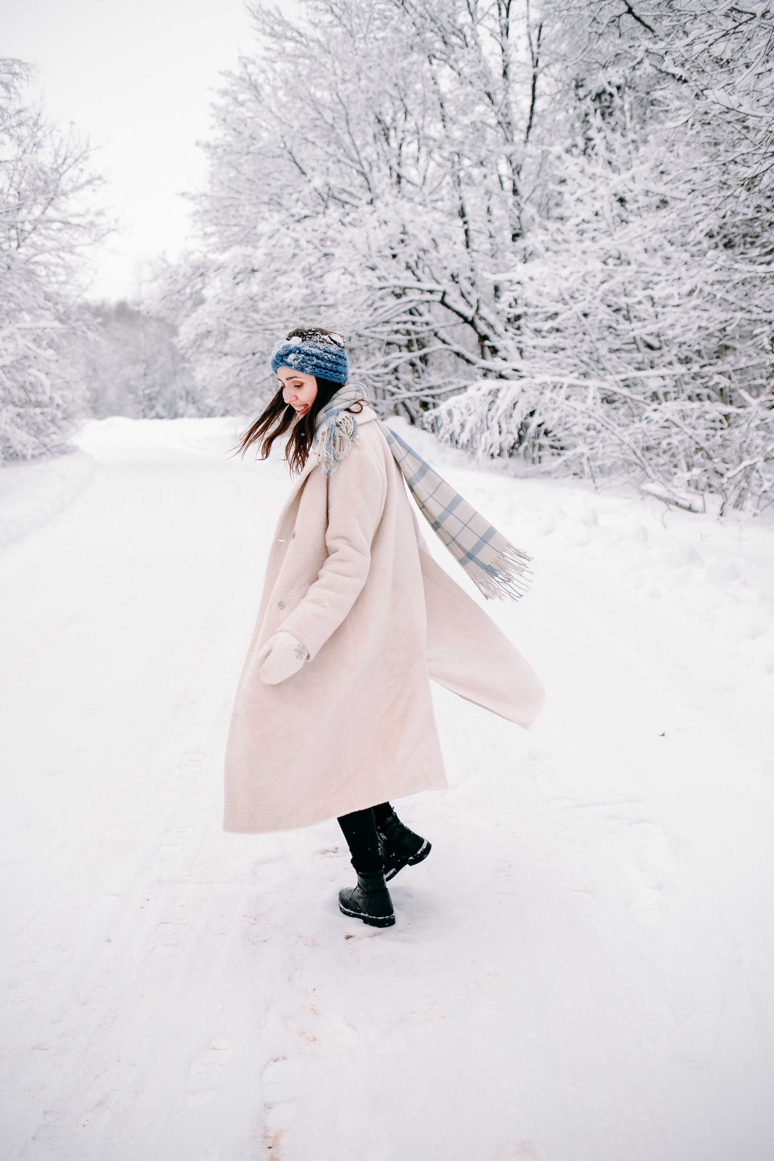 Любовь в заснеженном лесу. Портретный фотограф в Минске Анна Волейко