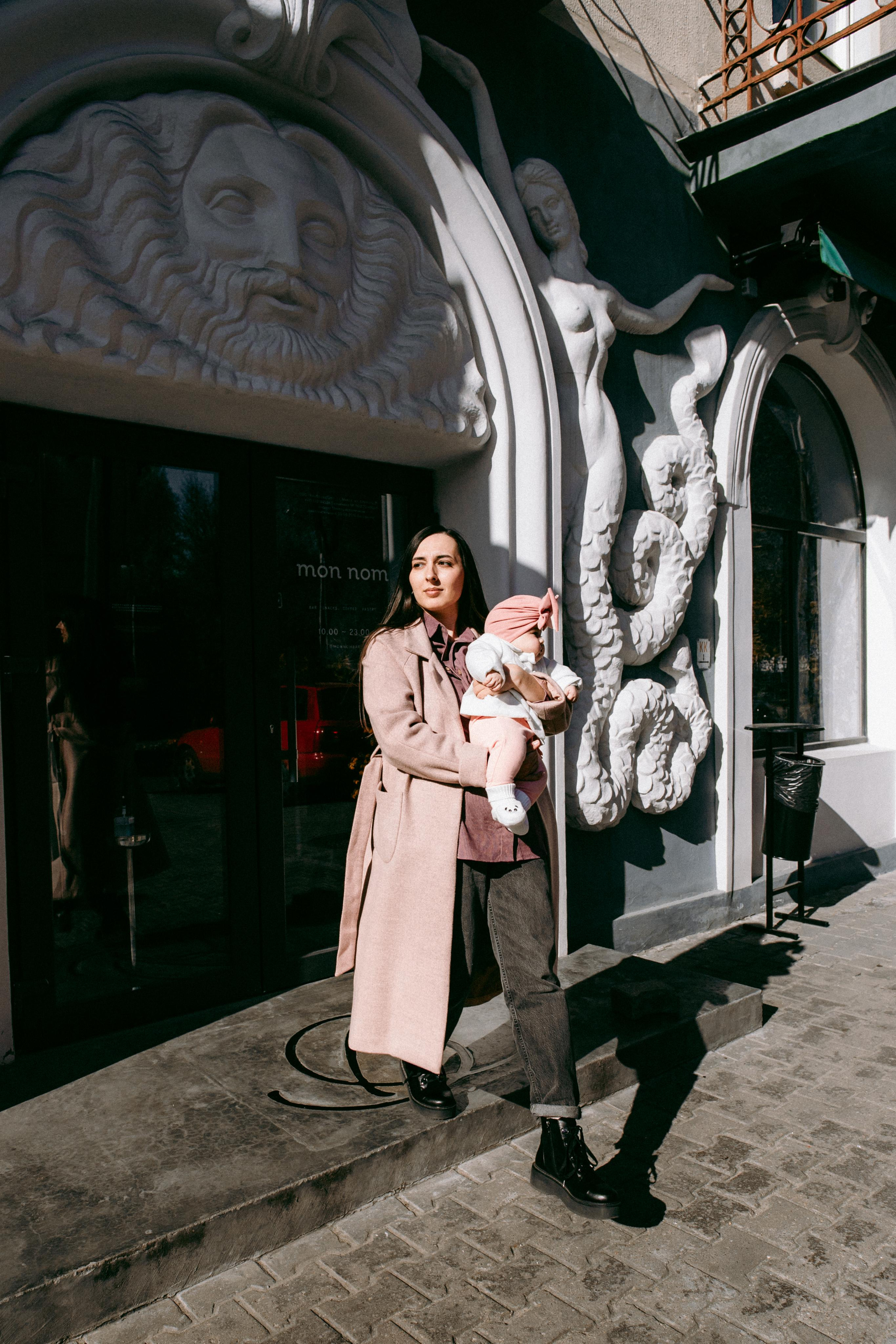 Первый выход в свет для Евы. Портретный фотограф в Минске Анна Волейко
