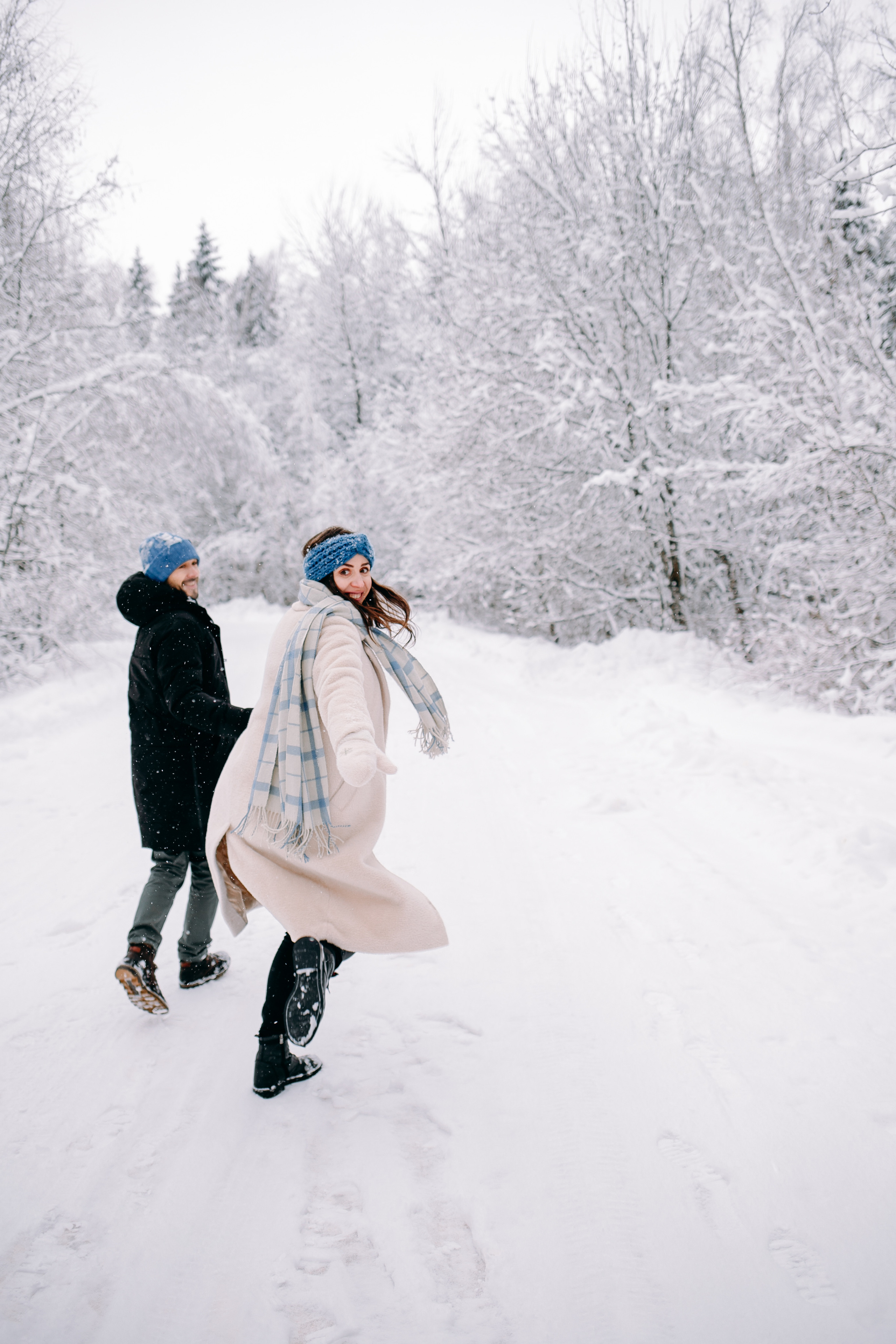 Любовь в заснеженном лесу. Портретный фотограф в Минске Анна Волейко