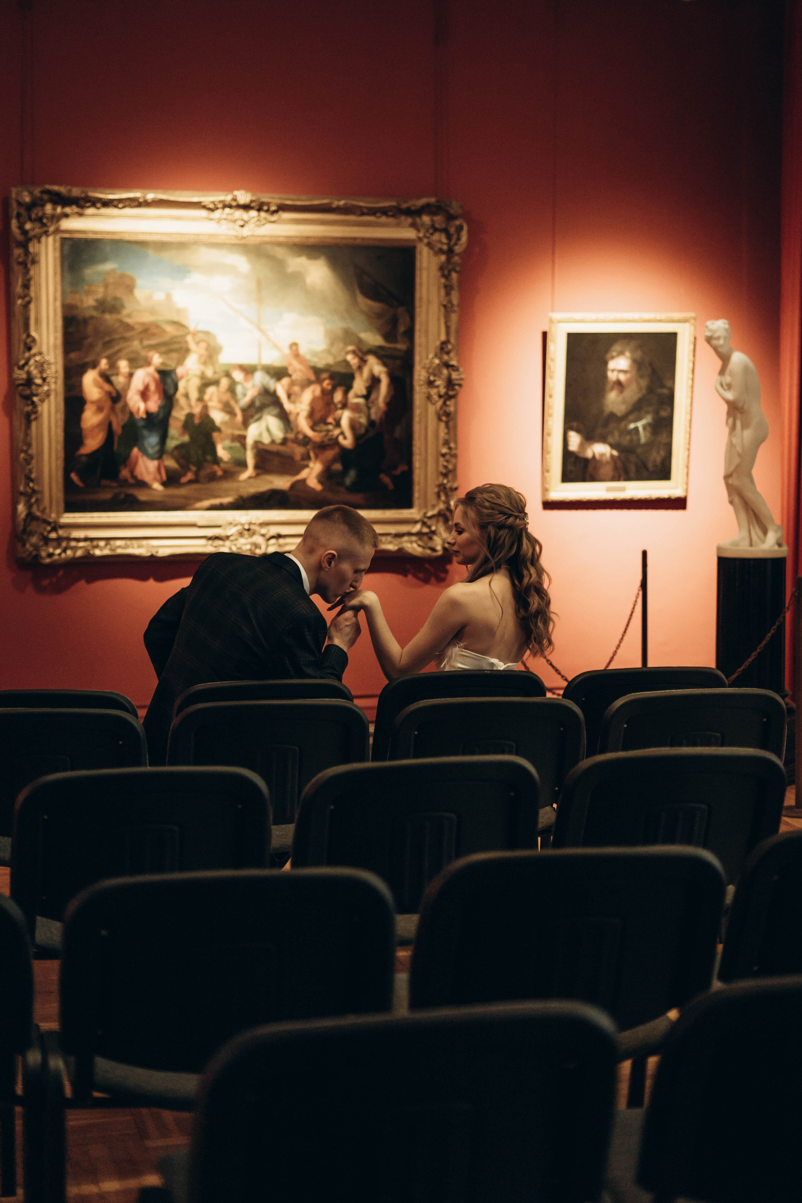 Ксюша и Леша: свадебная съемка в Художественном музее. Фотограф в Иркутске