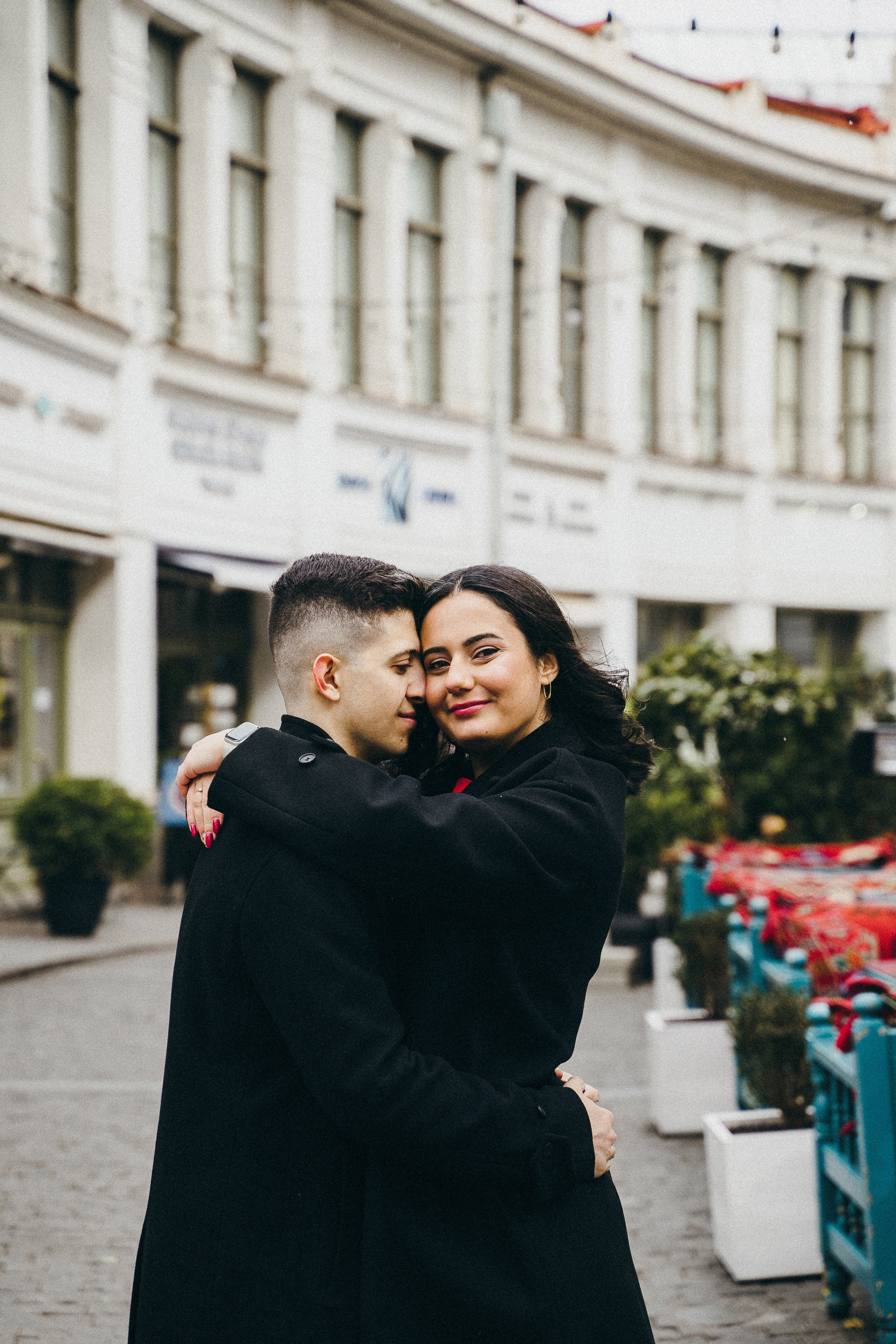 Девушка в красном