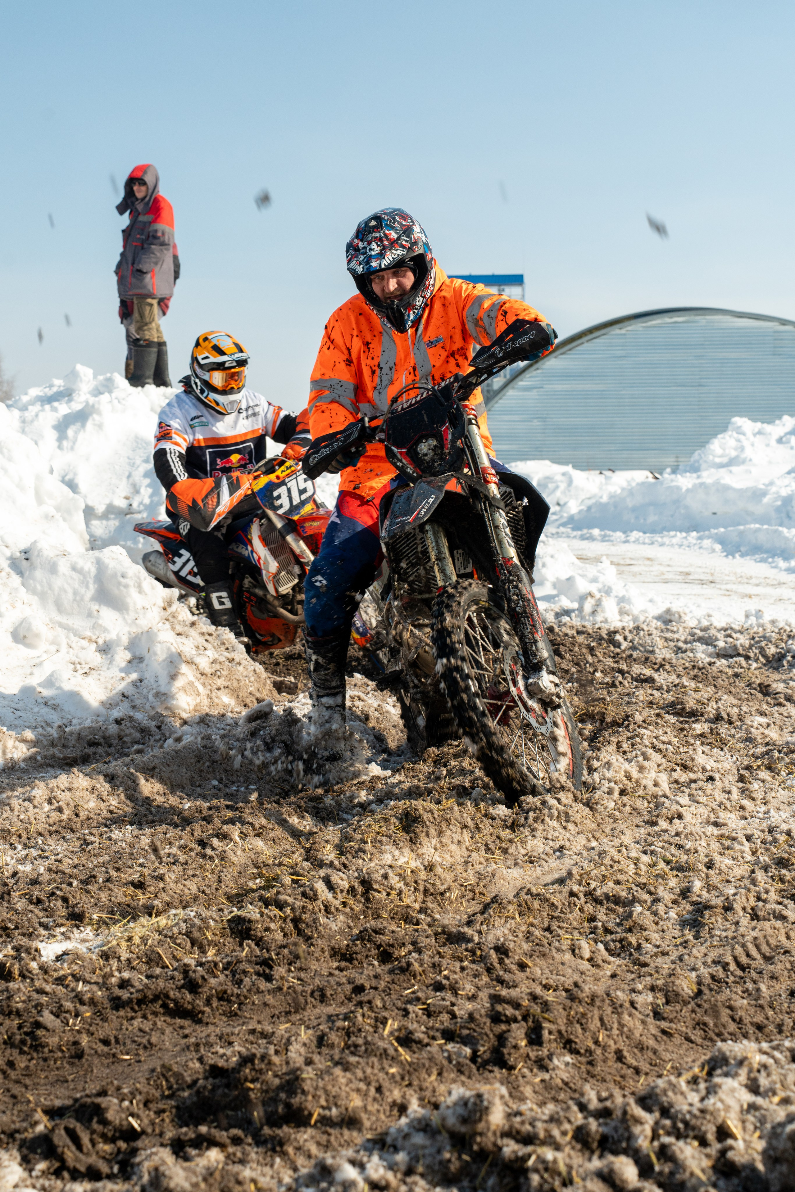Мотокросс, закрытие зимнего сезона. Фотограф Артем Ларионов