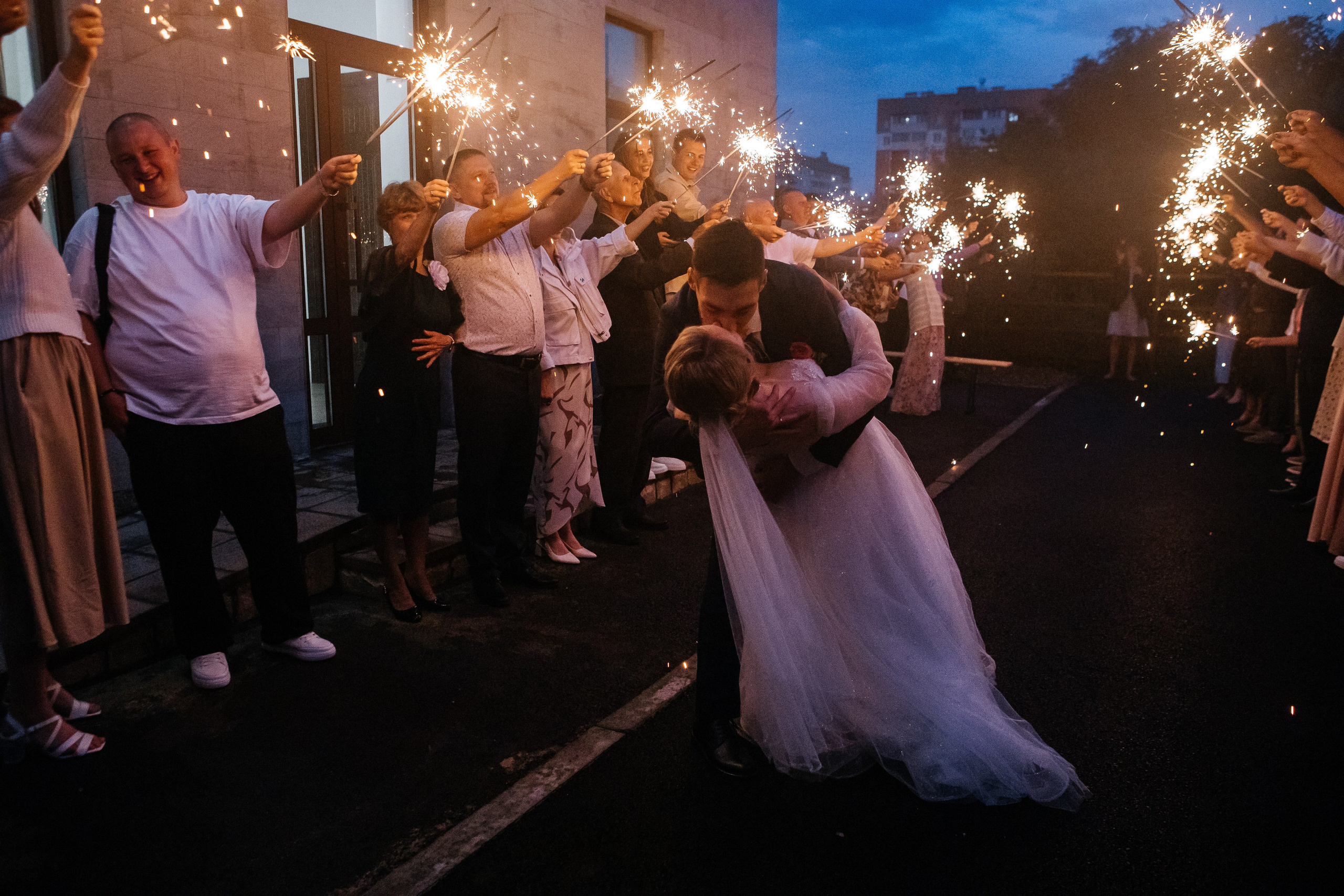 Евгения и Николай утренние сборы. Свадебный фотограф Виктория Чуйко Магнитогорск. Визуал для бизнеса
