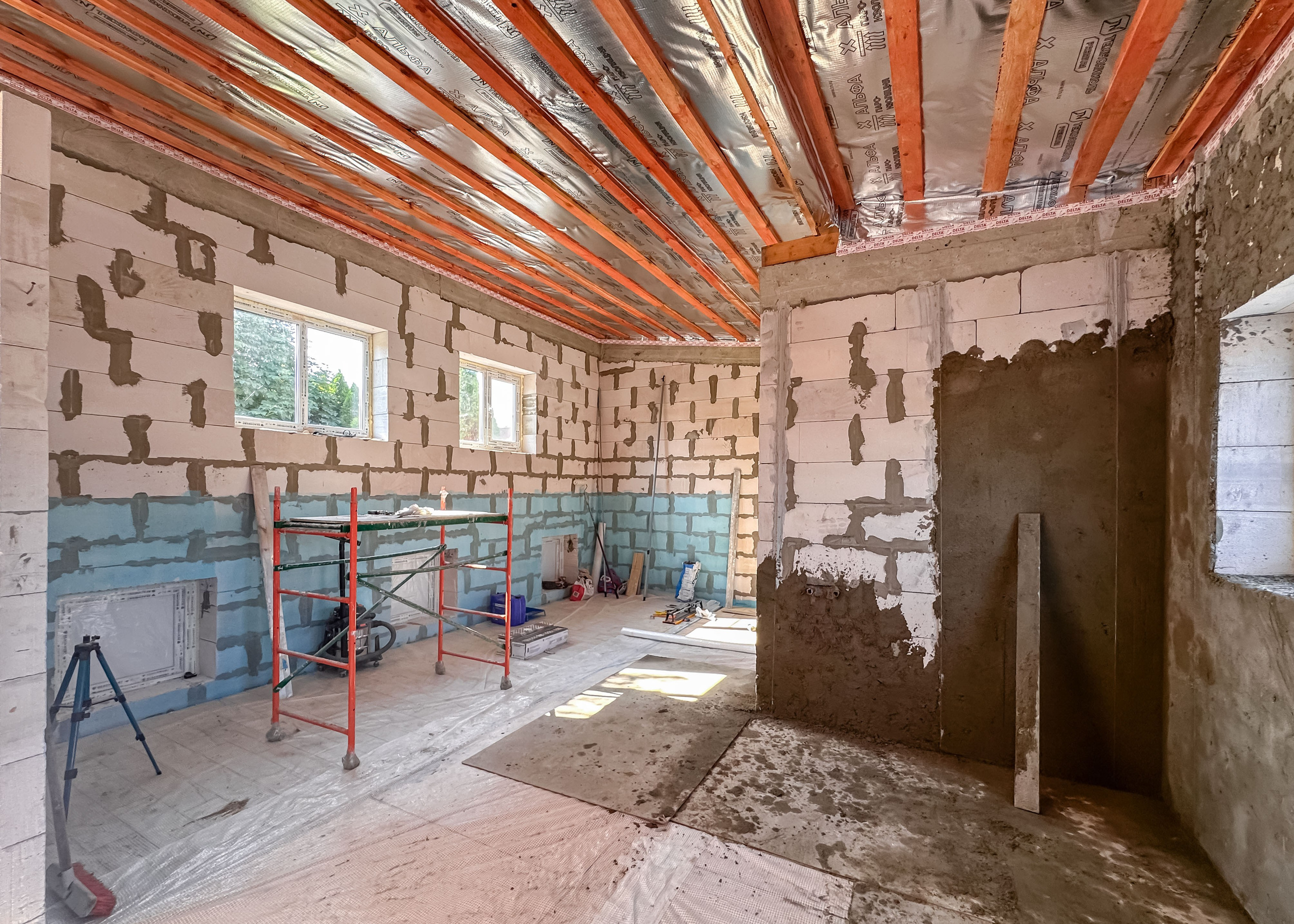 Штукатурка стен Штукатурка и выравнивание стен. Подготовка поверхностей под чистовую отделку и покраску.