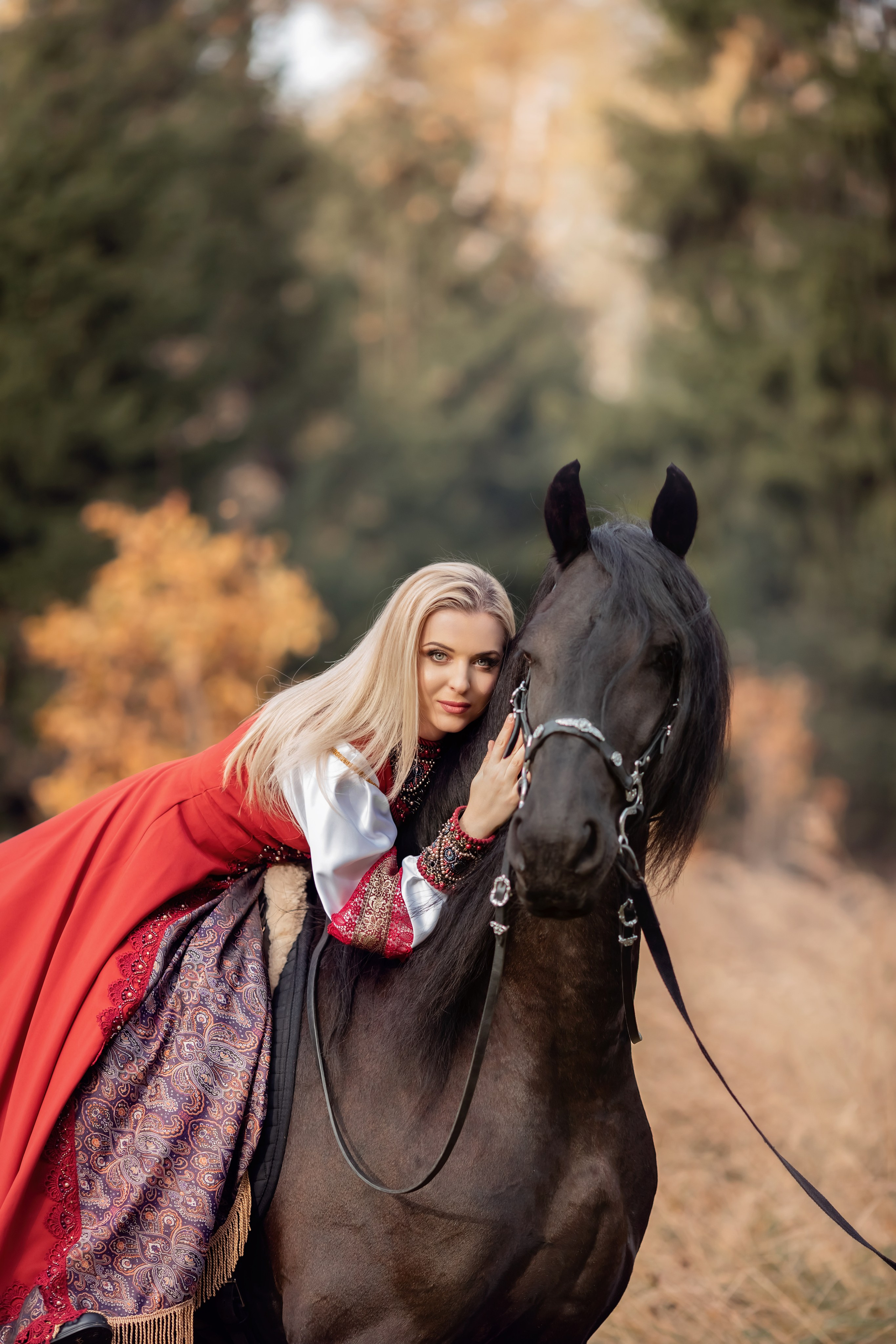 A13. Дизайнер костюмов и украшений, фотограф