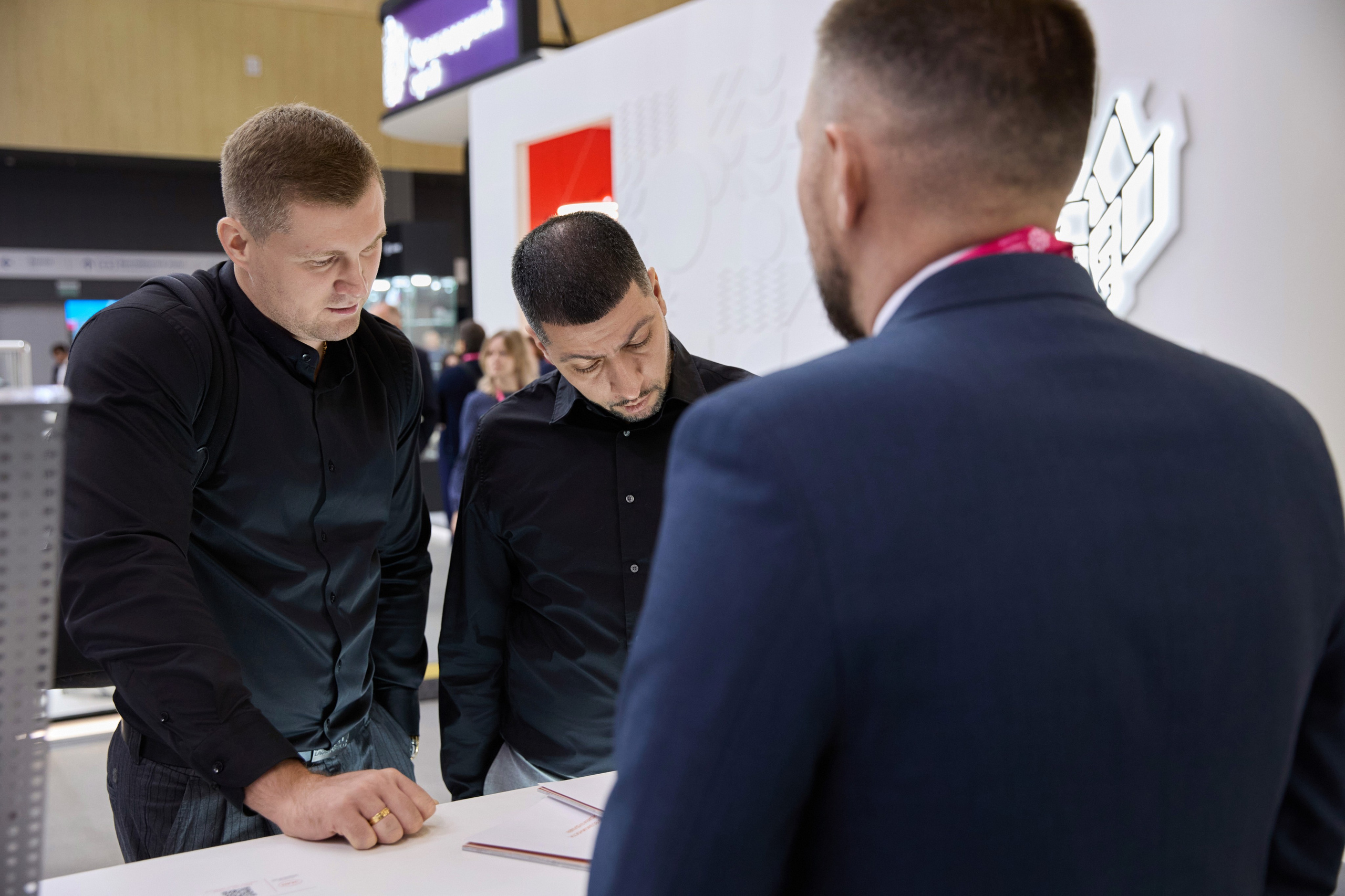 Выставка. Свадебная, репортажная фотосъемка и видеосъемка в Минске. Илья и Юлия Ширмановы. Фотограф | Видеограф | Минск