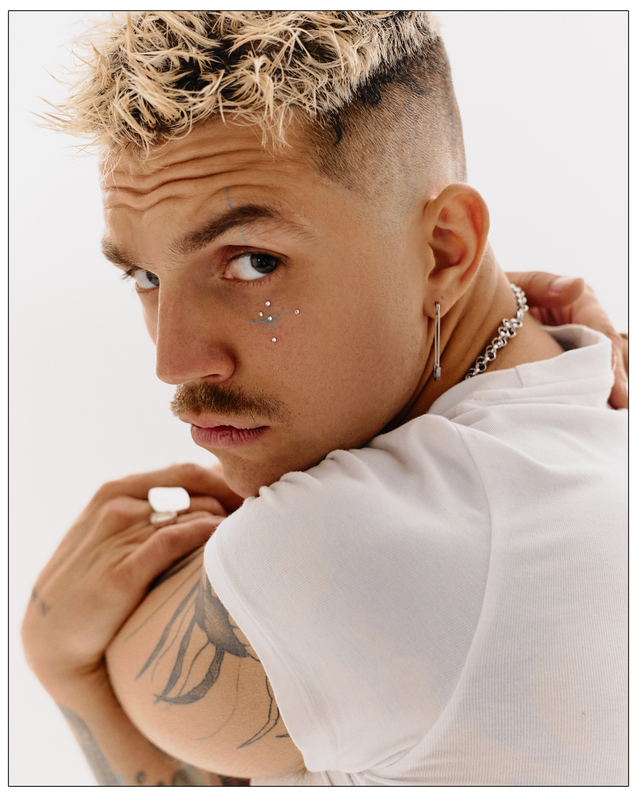 Vanya. Влада Зюзина — adalwzet posmotri — коммерческий фотограф в Москве — портретный фотограф, фотограф для брендов