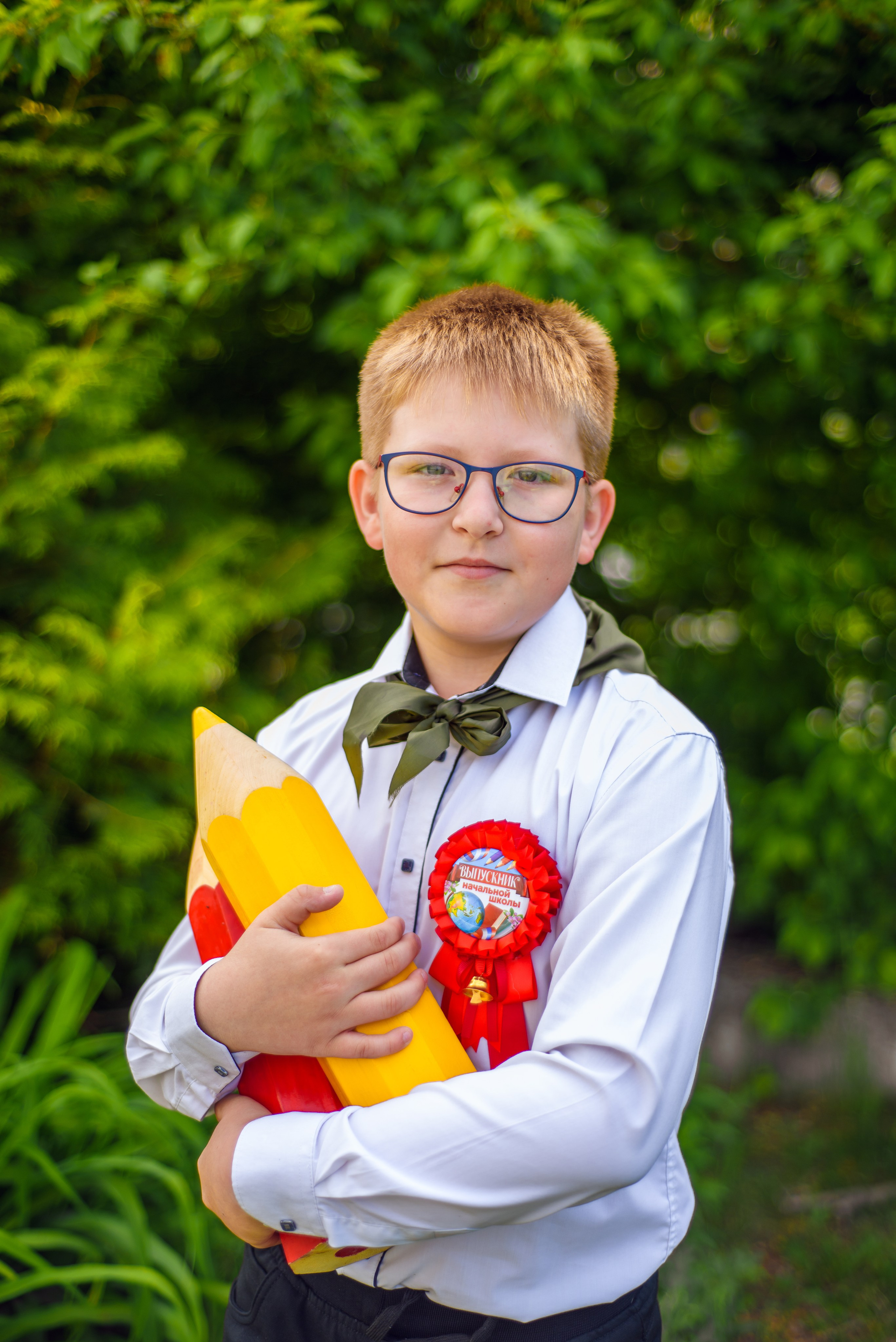 Фотосъемка в школьном саду. Фотограф. Выпускные альбомы в Барнауле