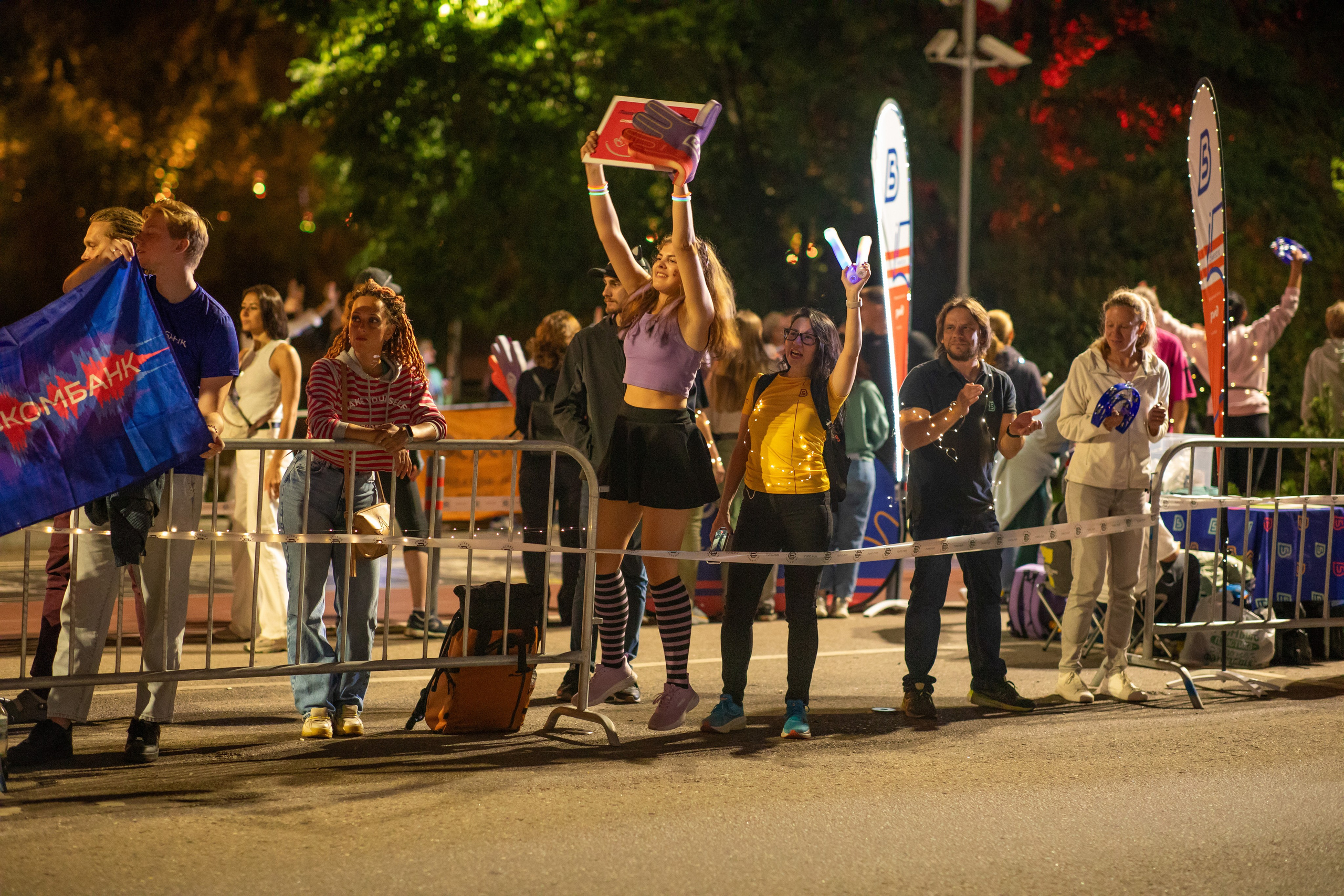 Самая крутая поддержка Ночного забега от 5 вёрст 03.08.24. Фотограф Сергей Ловкий