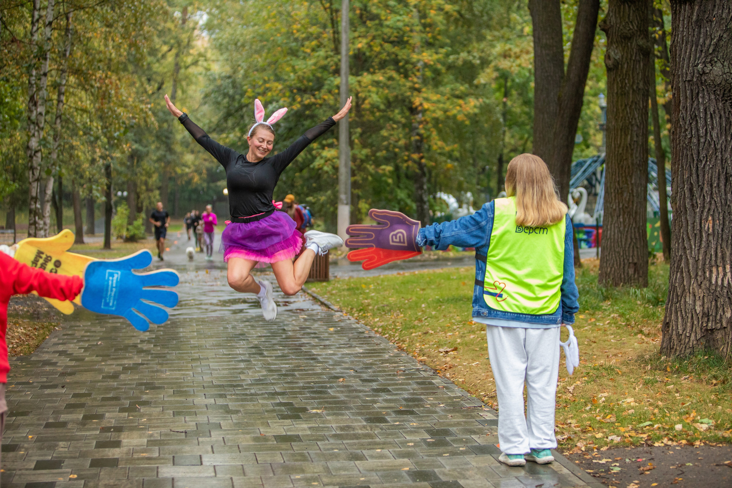 7 лет забегам 5 вёрст Химки 28.09.24. Фотограф Сергей Ловкий