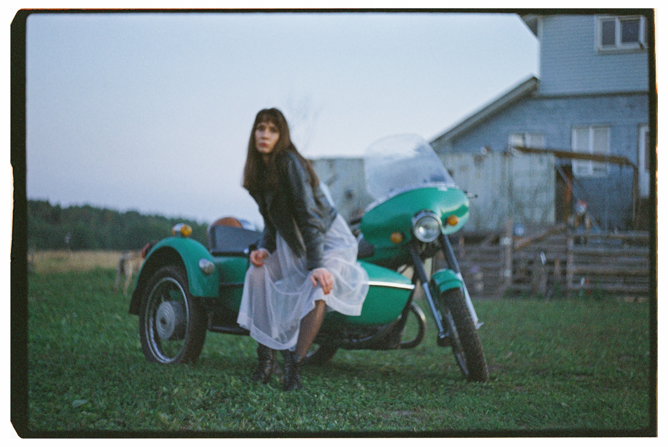 Портретная фотосессия на плёнку 35 мм на ферме в Санкт-Петербурге. Светлана Гопанюк. Портретный фотограф. Санкт-Петербург. СПб