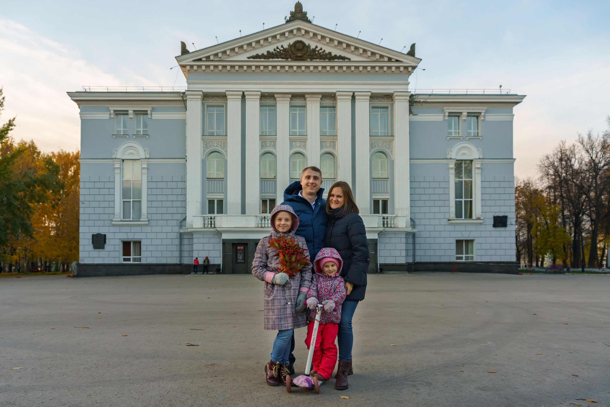 Фото Соколова Михаила в городе Пермь У тетра оперы и балета №23