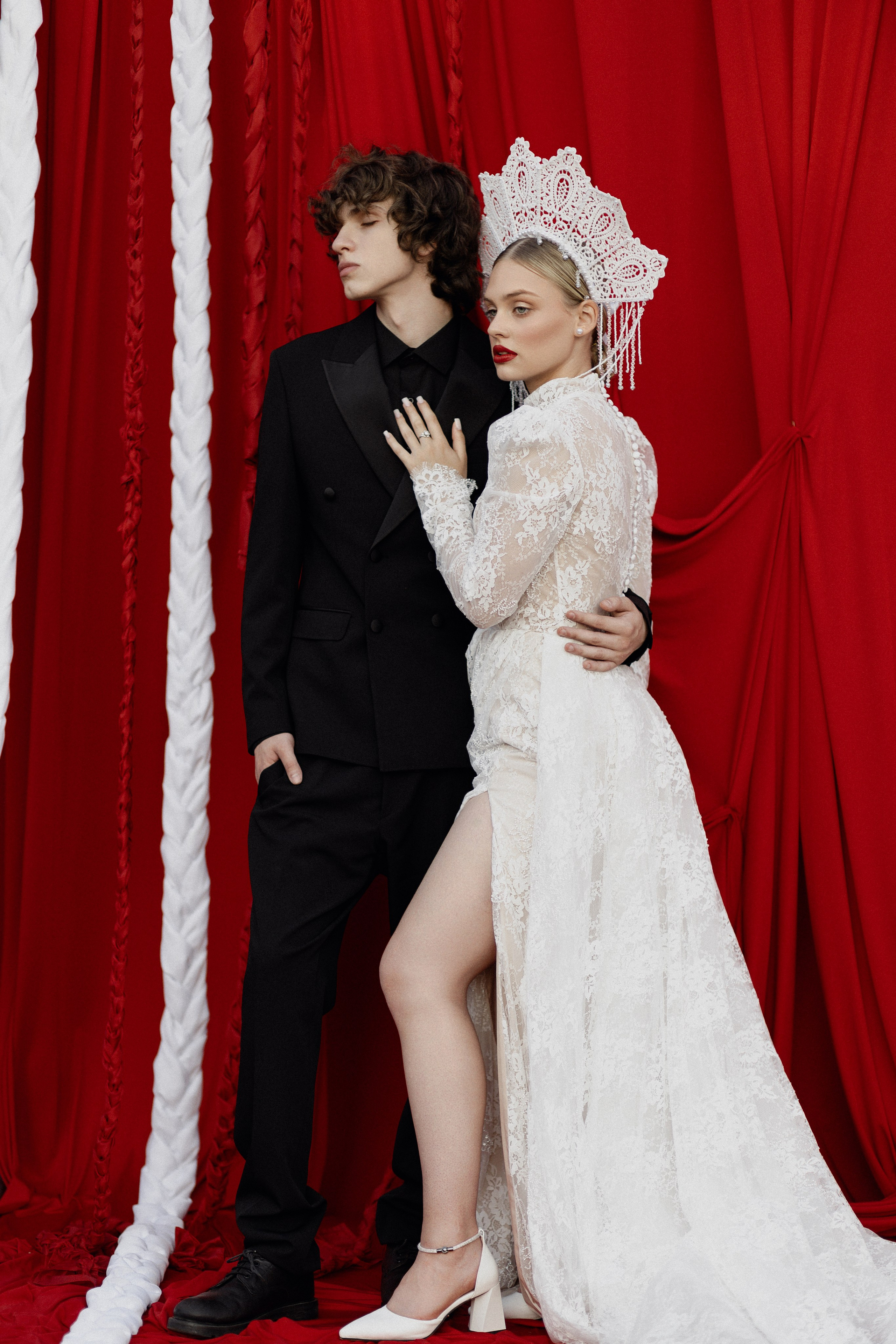 Услуги свадебного фотографа: съемка церемонии, прогулки, банкета. Теплые и стильные фотографии, сохранение эмоций. Красивые кадры для альбома: портреты, детали, атмосфера вашего дня.