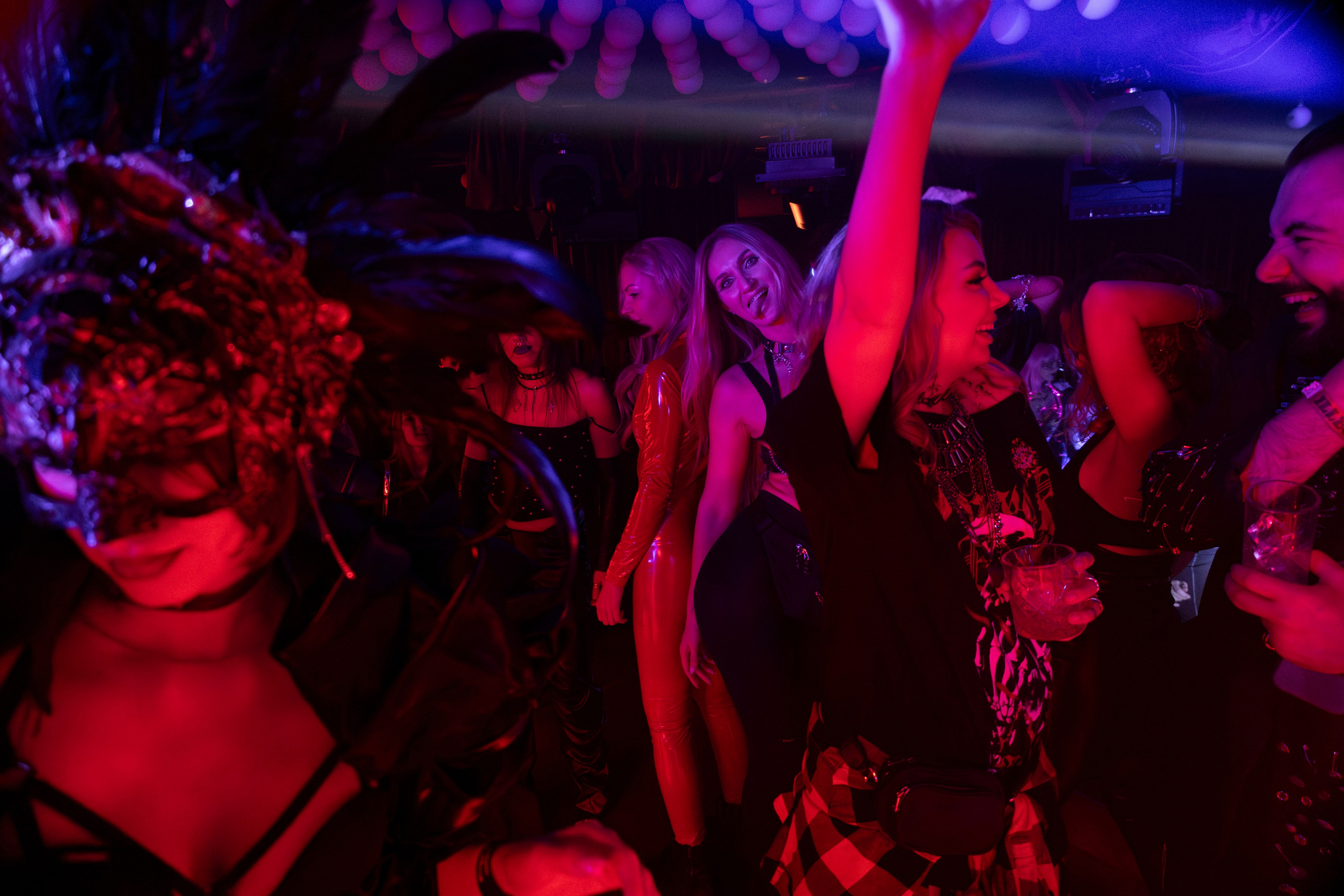 Вечеринка «ILLEGAL FRIENDS». Фотограф г. Владивосток