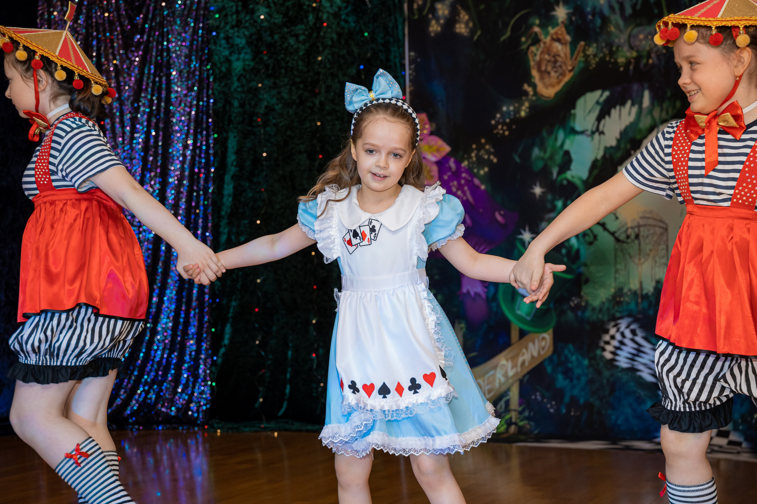 Фотосъемка детского выступления «Алиса в стране чудес». Ирина Носова - семейный и детский фотограф
