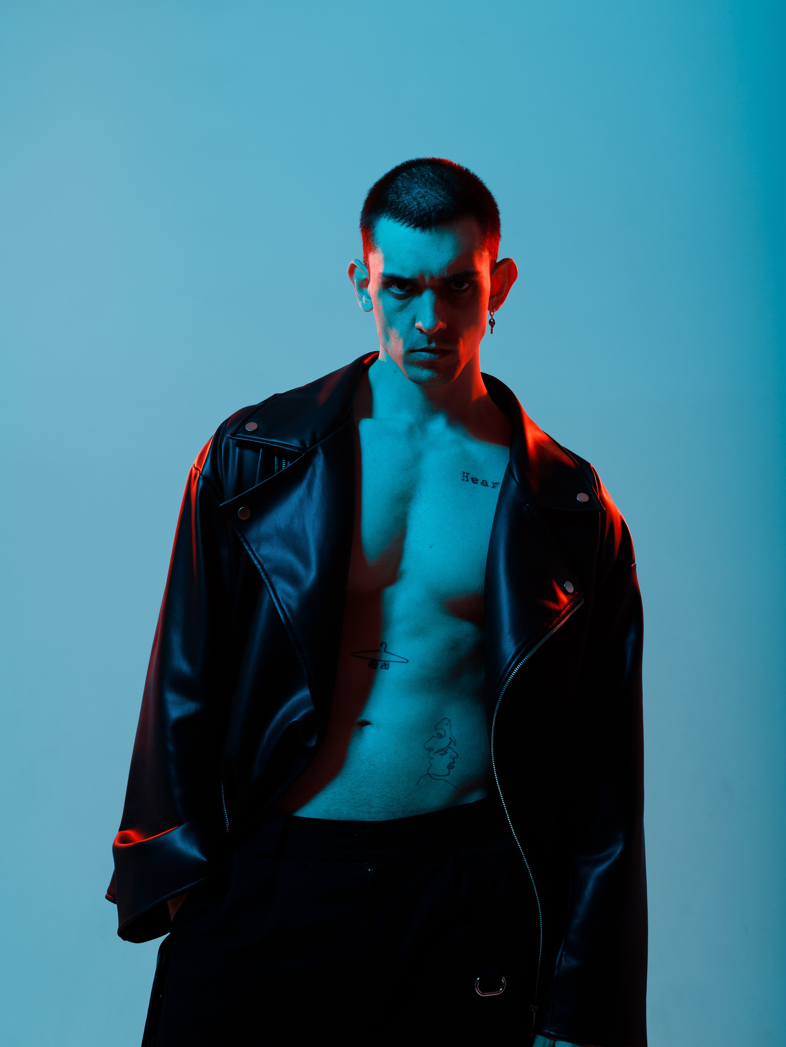 Креативное освещение на мужской портретной фотосессии в Санкт-Петербурге