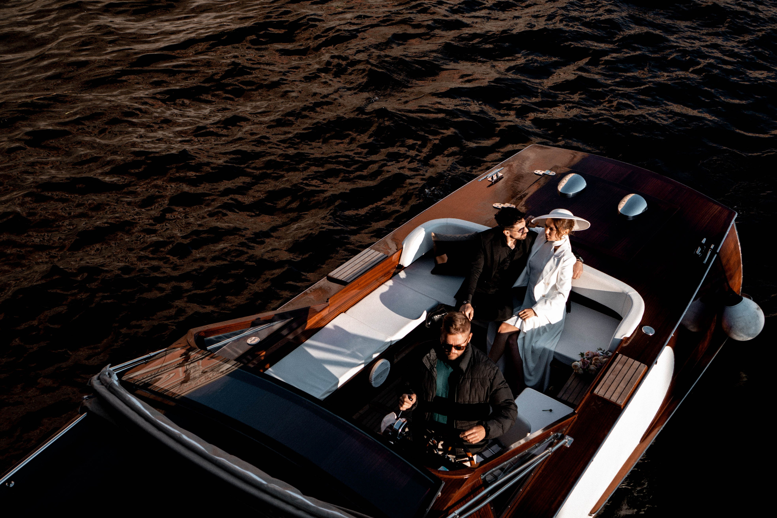 СВАДЕНБНАЯ СЬЕМКА НА КАТЕРЕ ПО КАНАЛАМ САНКТ-ПЕТЕРБУРГА И В АКВАТОРИИ НЕВЫ. Профессиональный фотограф, Санкт-Петербург — Виктория Богомолова