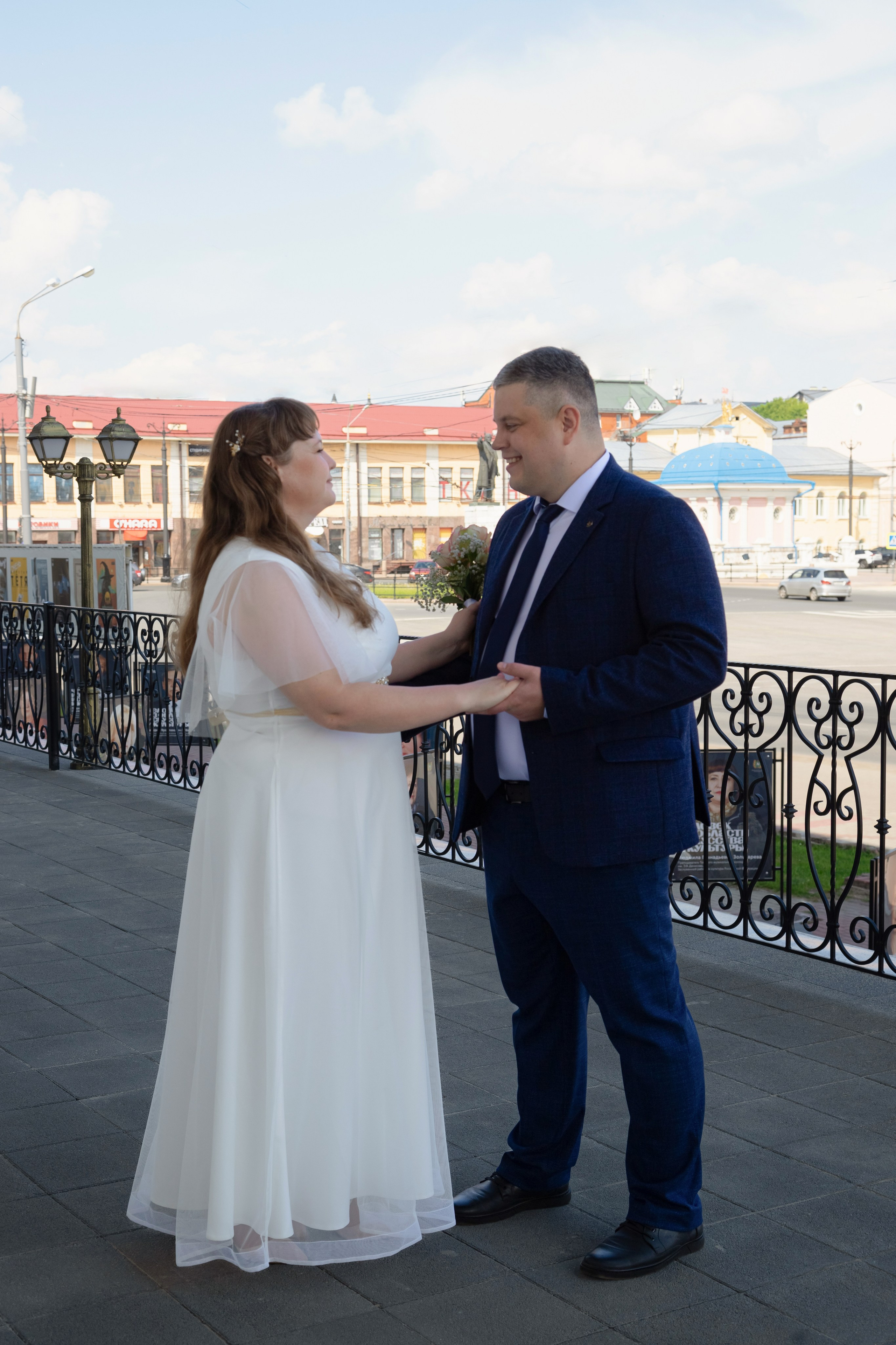 Прогулка в сирени после ЗАГСа Томск (Р. Люксембург). Фотограф в Томске Евгения Гуляева